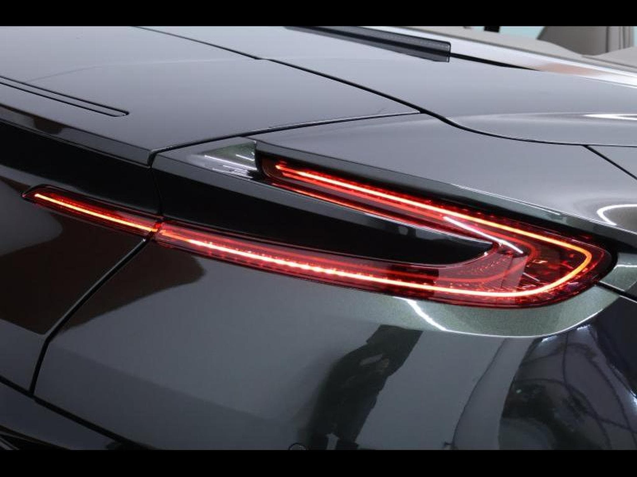 Aston-Martin DB12 V8 VOLANTE (2024) - Foto 28