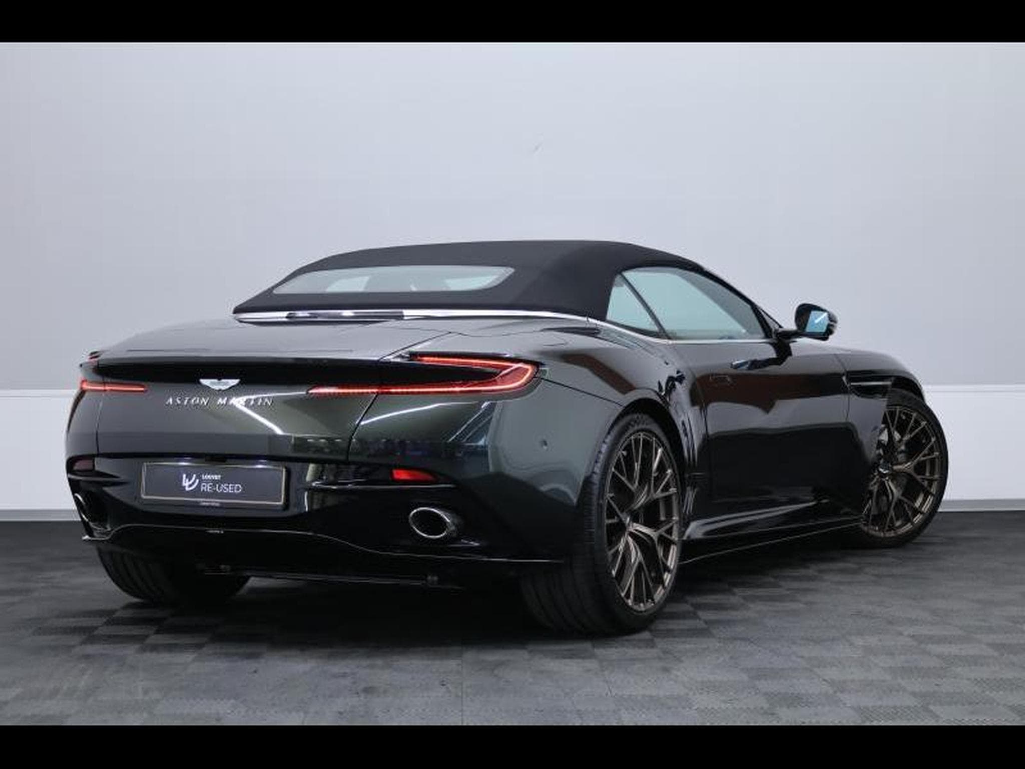 Aston-Martin DB12 V8 VOLANTE (2024) - Foto 6