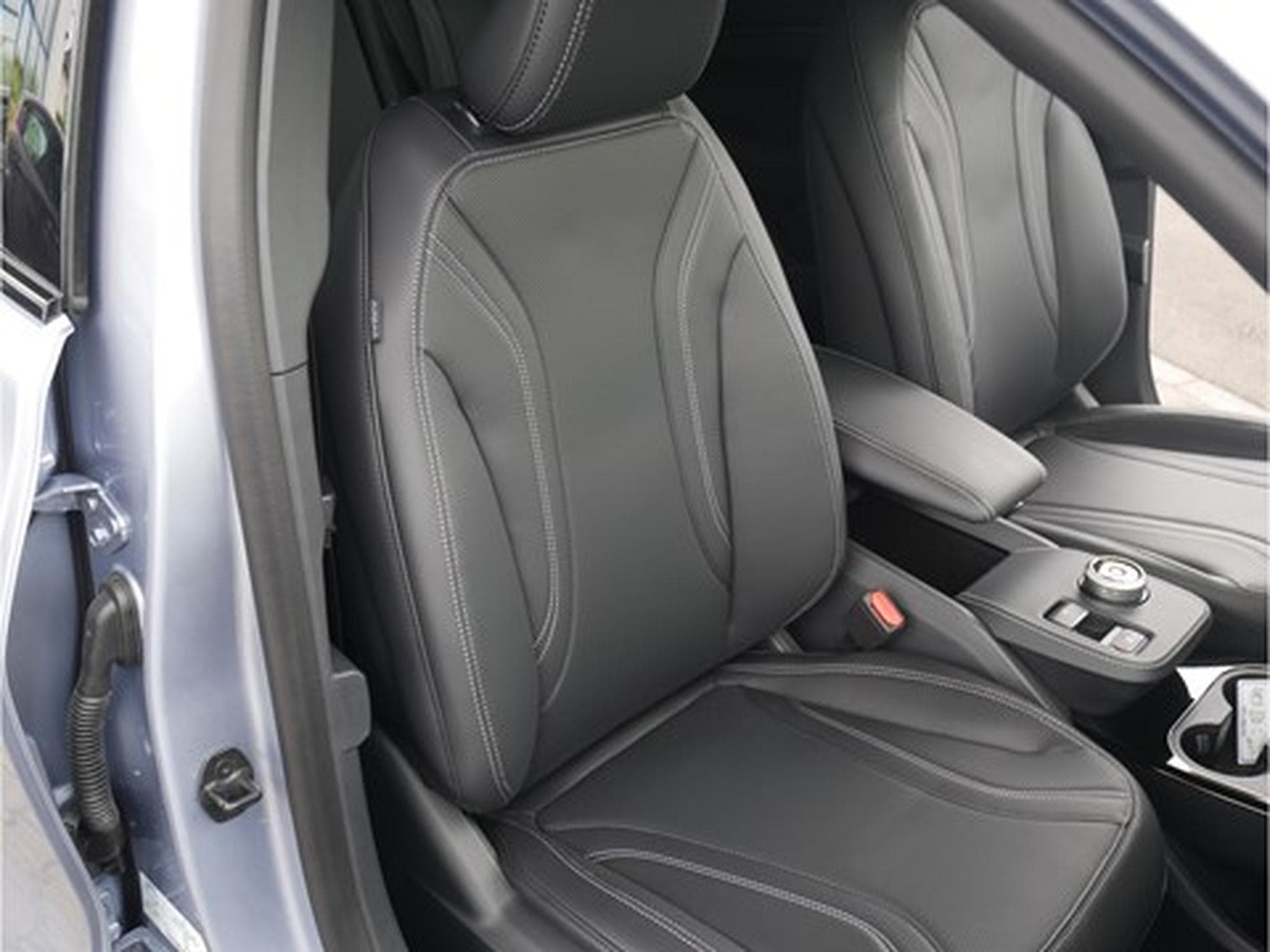 Ford Mustang Mach-E RWD 99kWh Extended Range 294ch/216kW - GAR 06/2030 (2022) - Foto 7