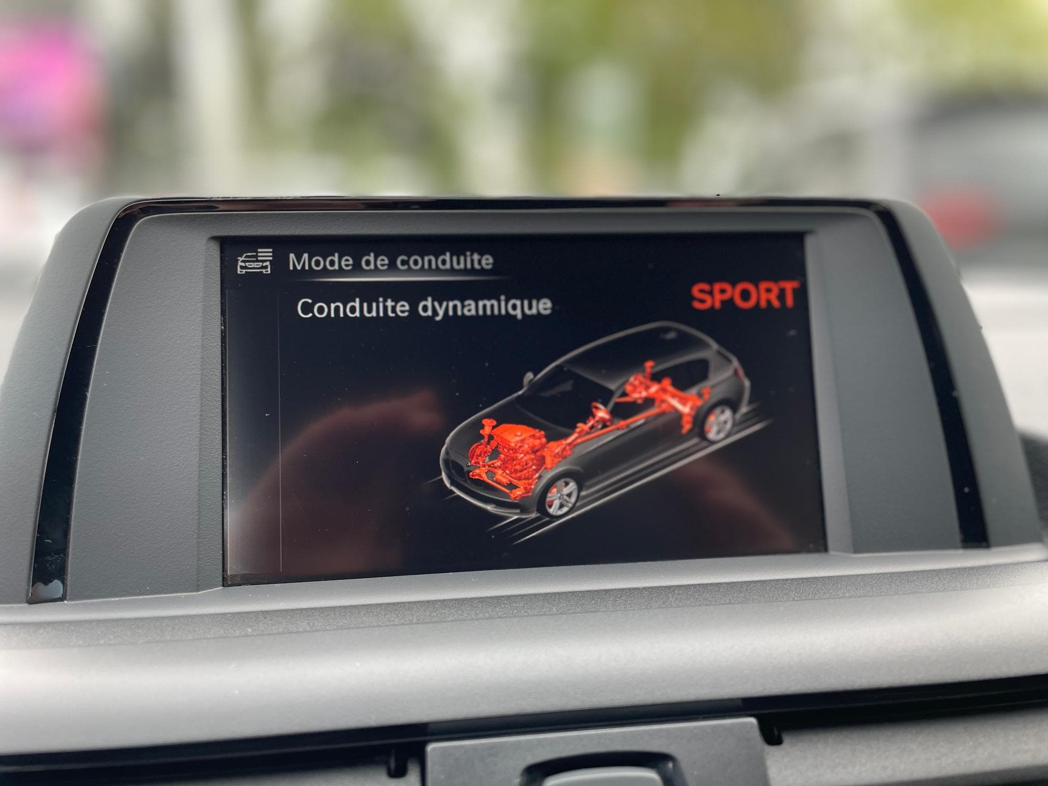 BMW 118 i Steptronic Sport-line (2014) - Photo 11