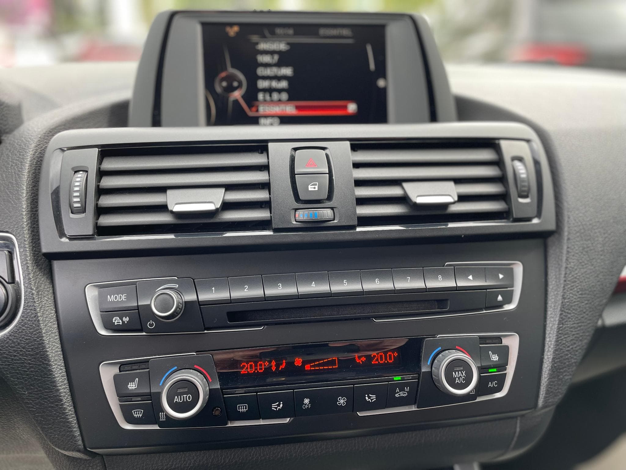 BMW 118 i Steptronic Sport-line (2014) - Photo 9