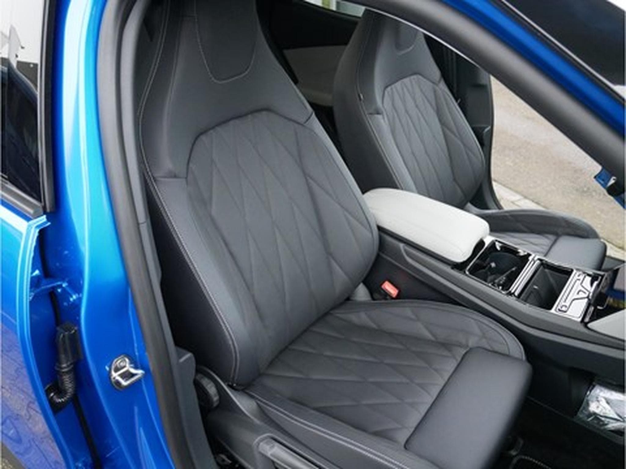 Ford Explorer Premium 79kWh Extended Range AWD 340ch/250kW - A1 GAR 11/202 (2024) - Photo 5