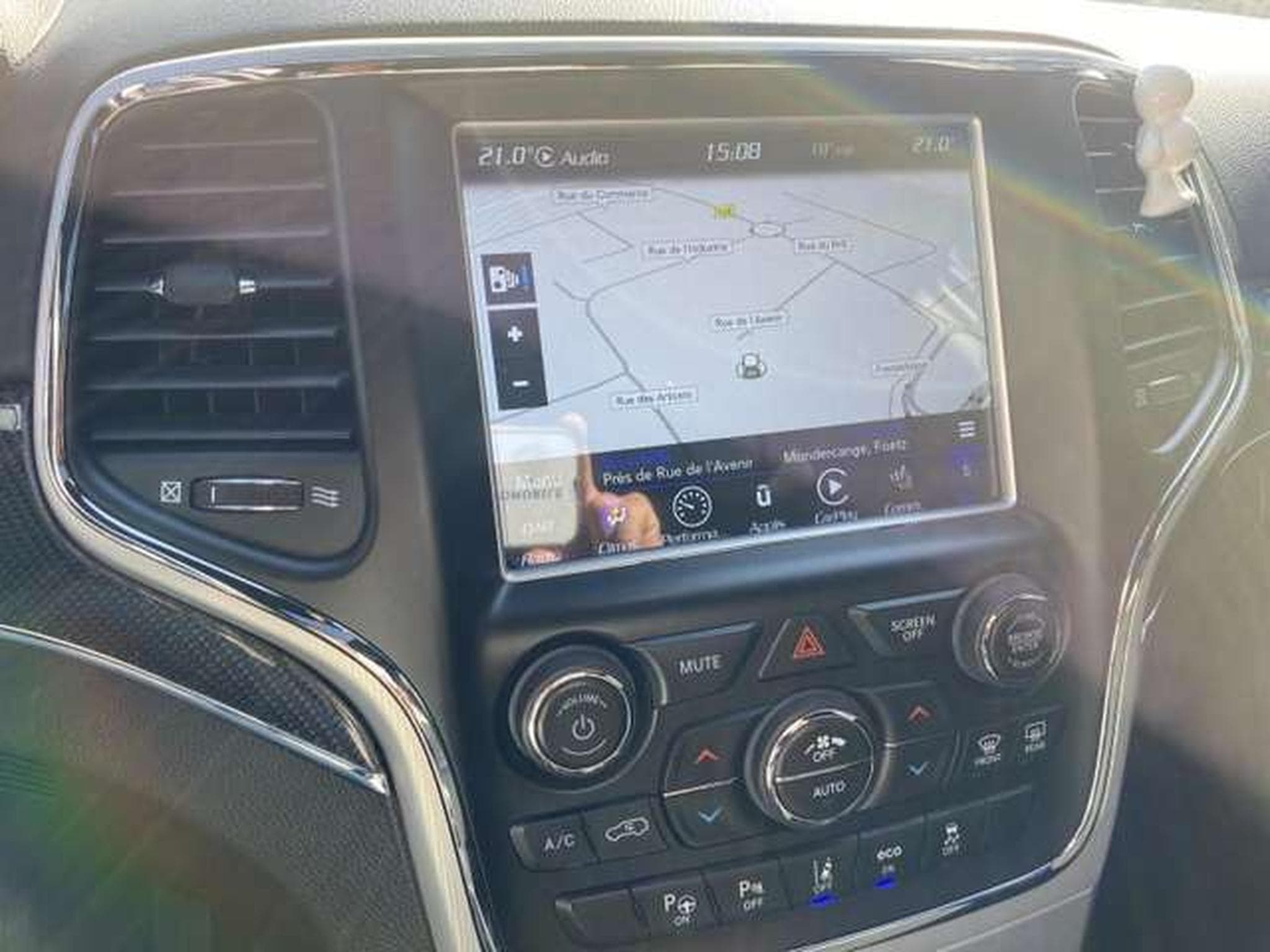 Jeep Cherokee SRT8 (2018) - Photo 12