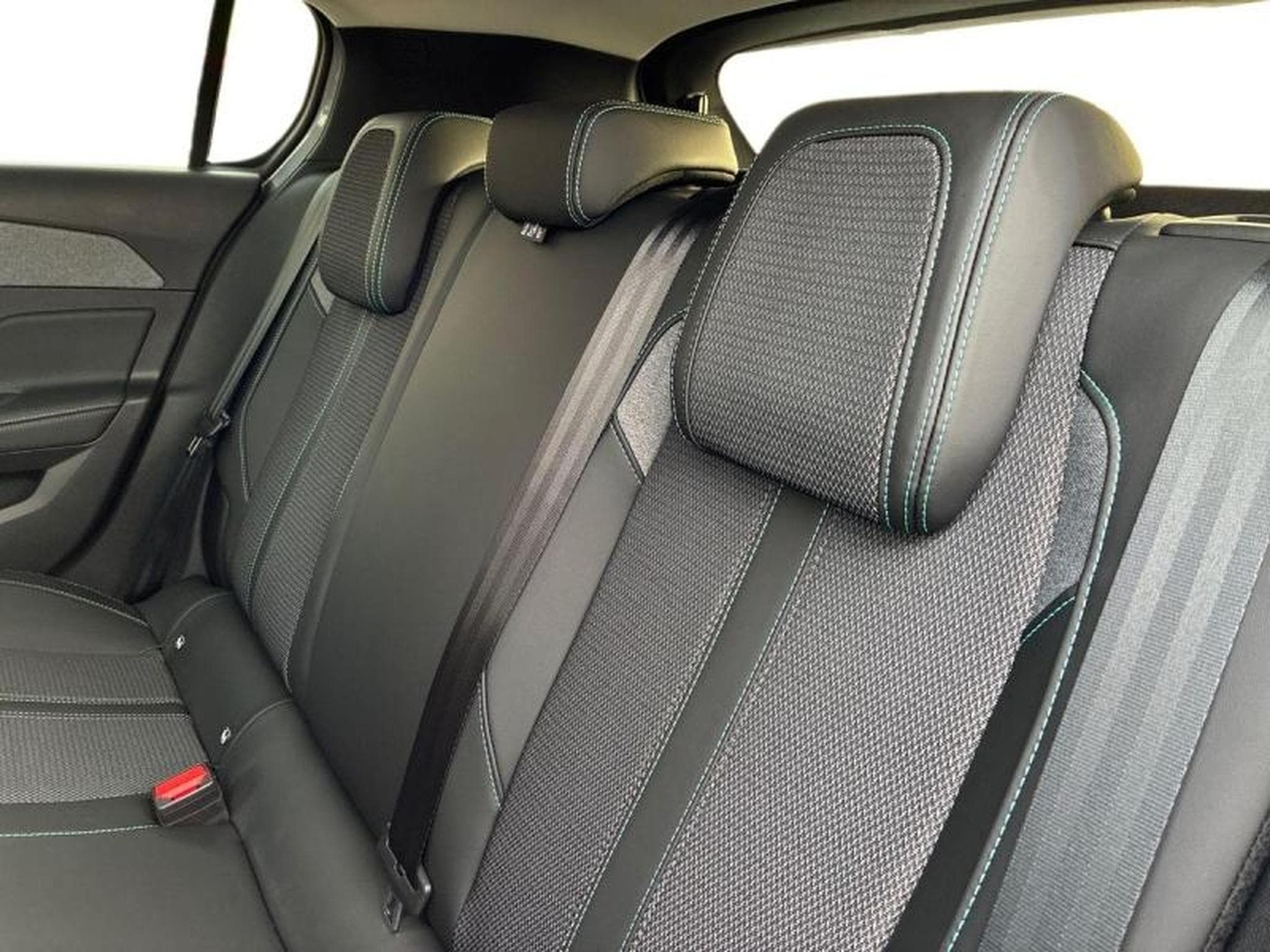 PEUGEOT 308 1.5 BlueHDi 130ch S&S Allure EAT8 (2025) - Foto 3