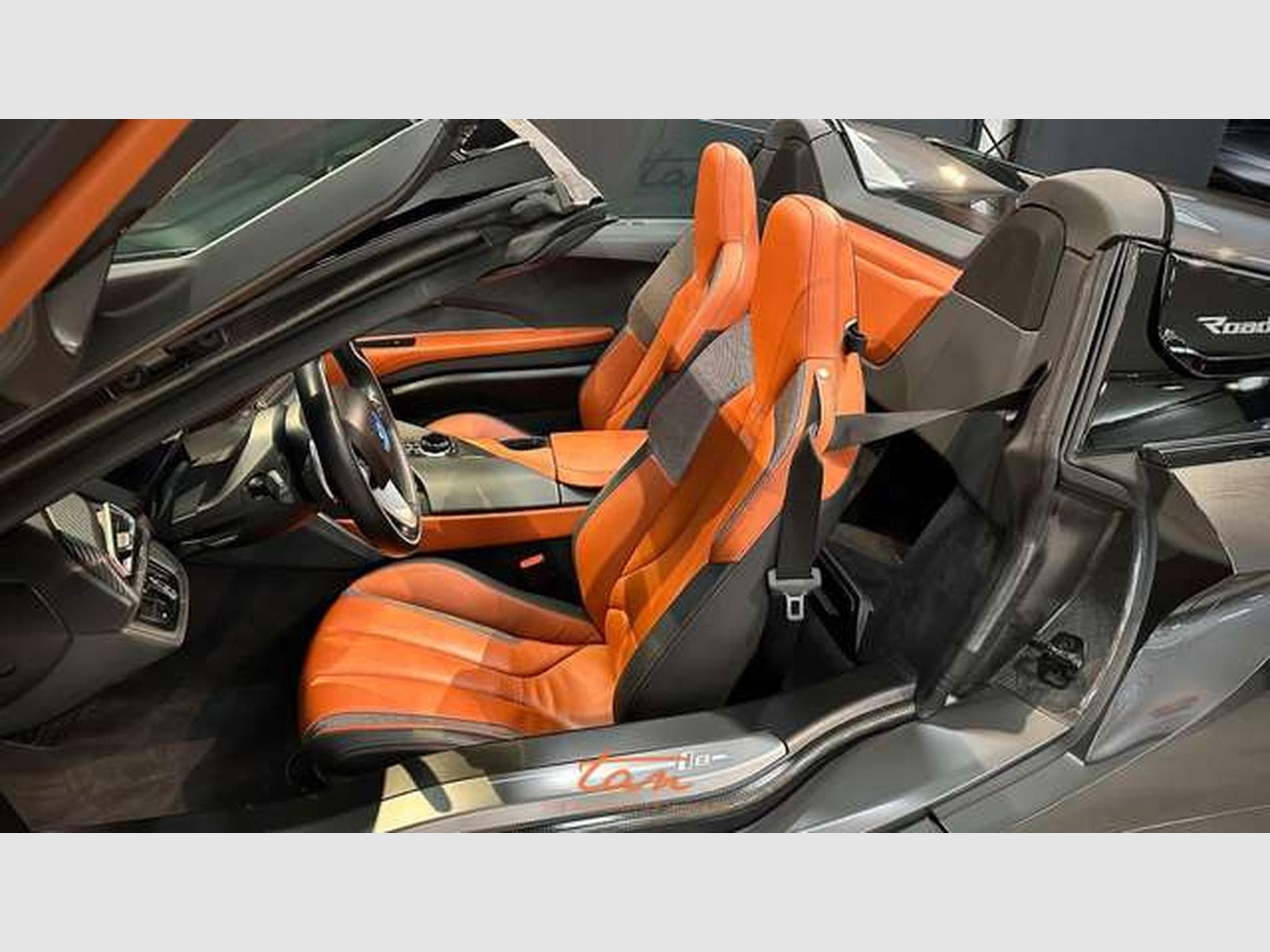 BMW i8 ROADSTER Plug-In Hybrid (11.6kWh) Full Options (2018) - Photo 15