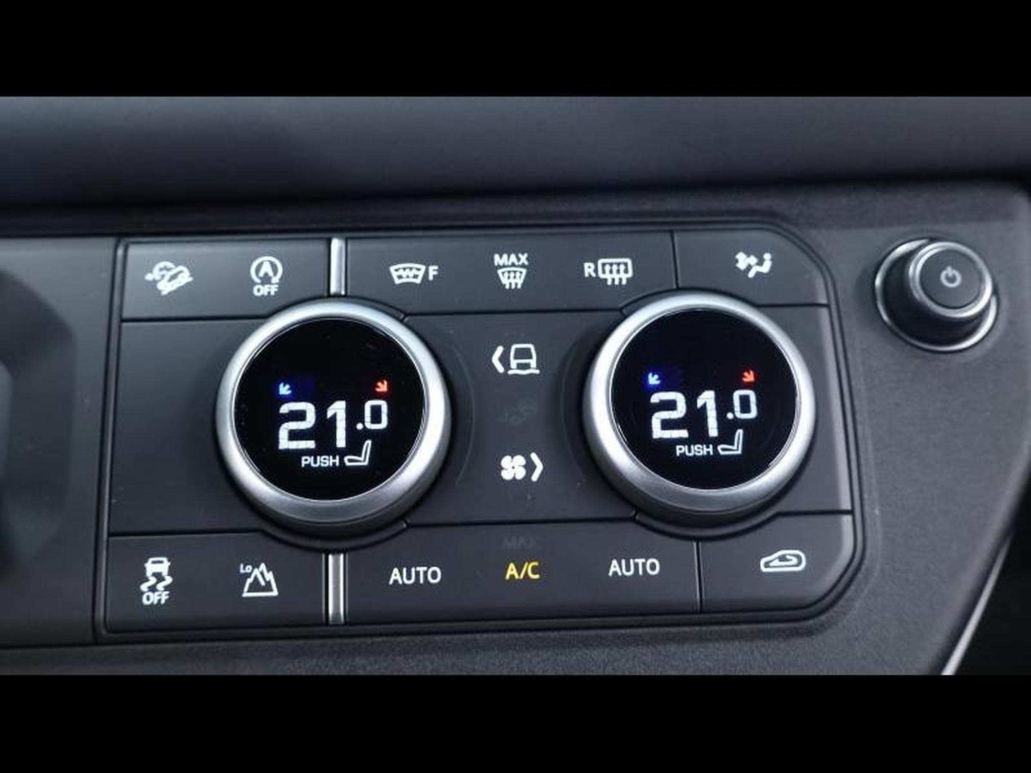 Land-Rover Defender 90 D250 X-Dynamic SE AWD Auto (2025) - Foto 17