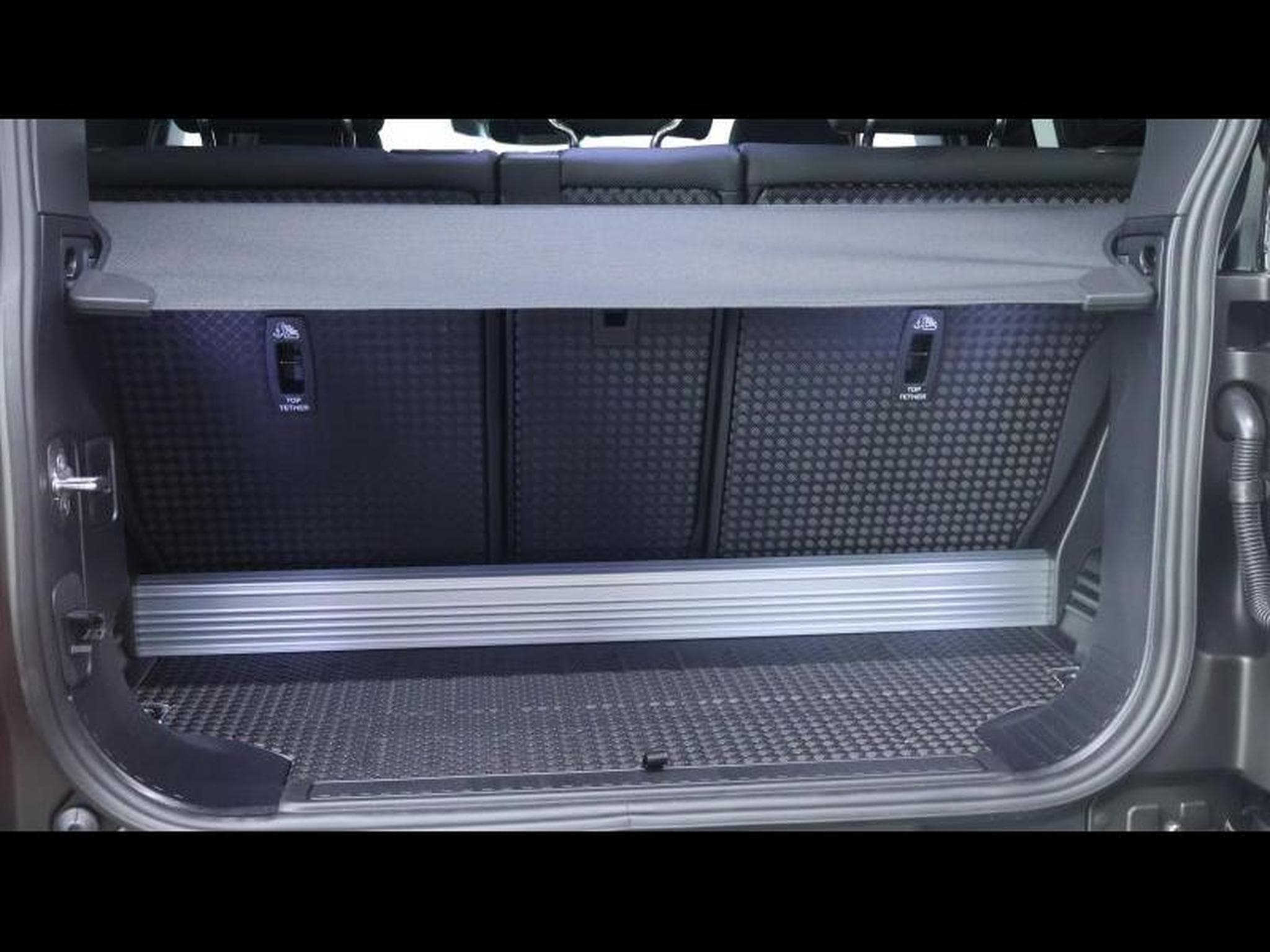 Land-Rover Defender 90 D250 X-Dynamic SE AWD Auto (2025) - Foto 26