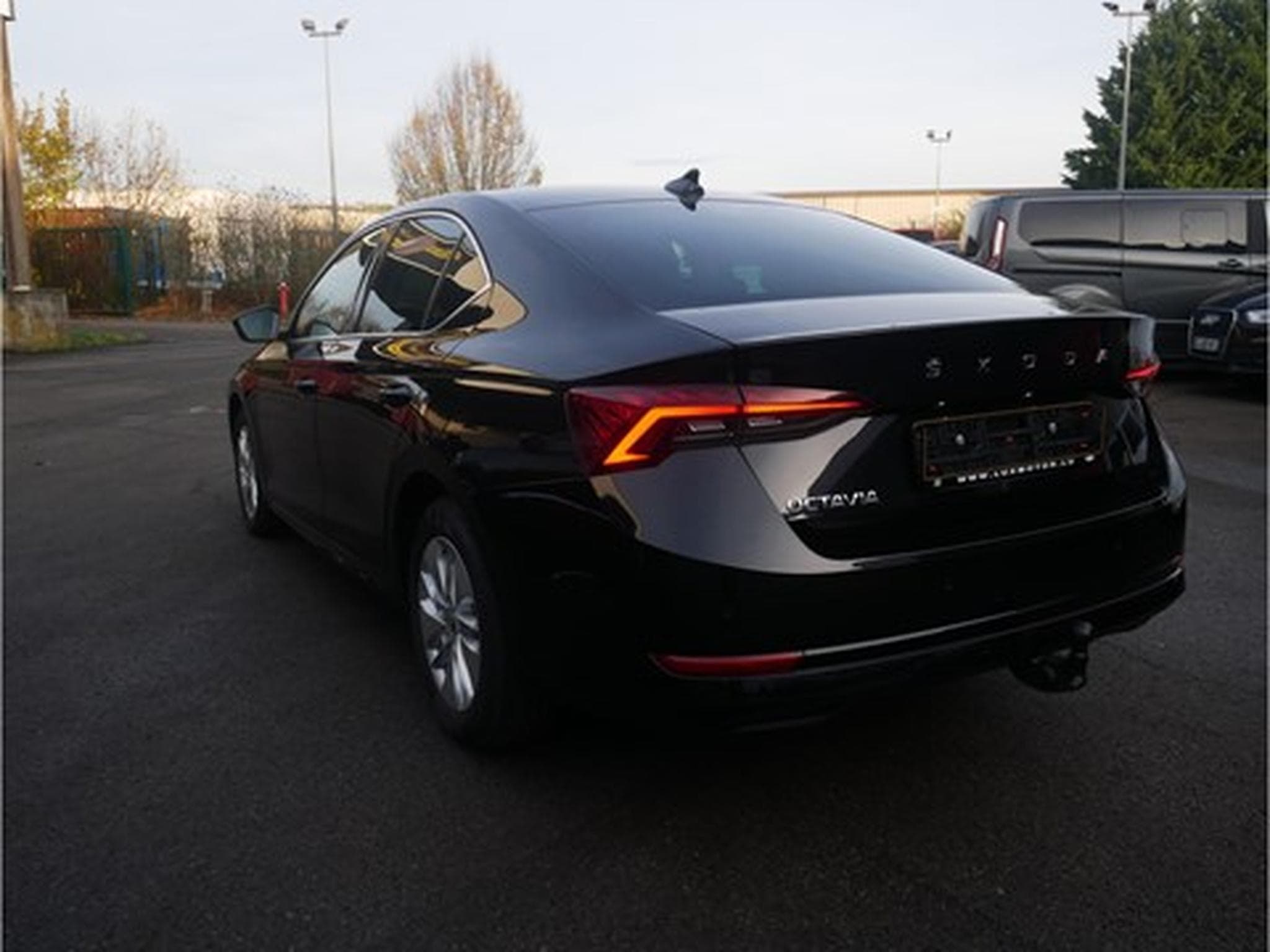 Skoda Octavia 2.0TDI Ambition M6 115CV (2020) - Photo 3