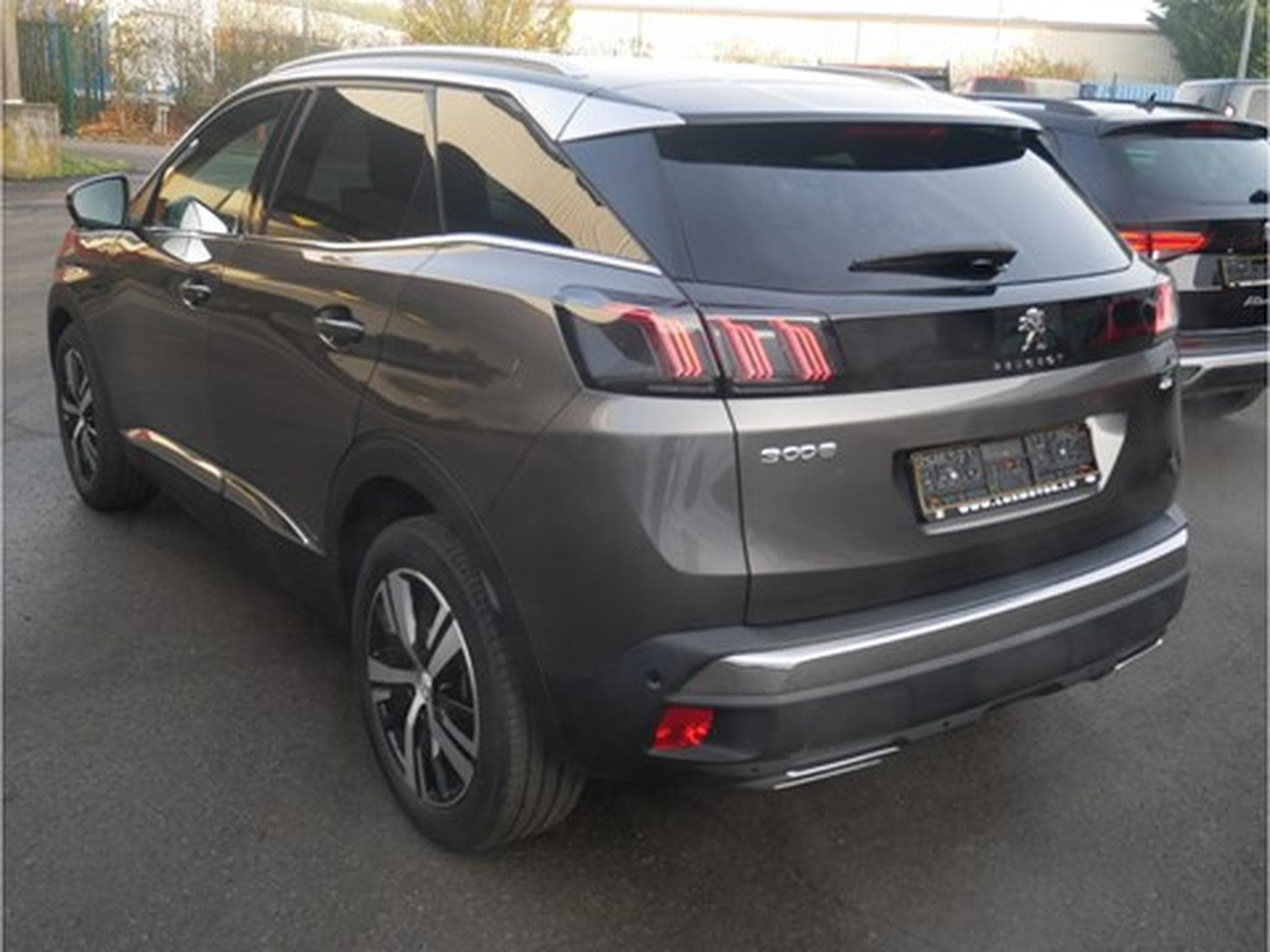 Peugeot 3008 1.5BlueHDi S&S GT A8 130cv (2022) - Foto 2