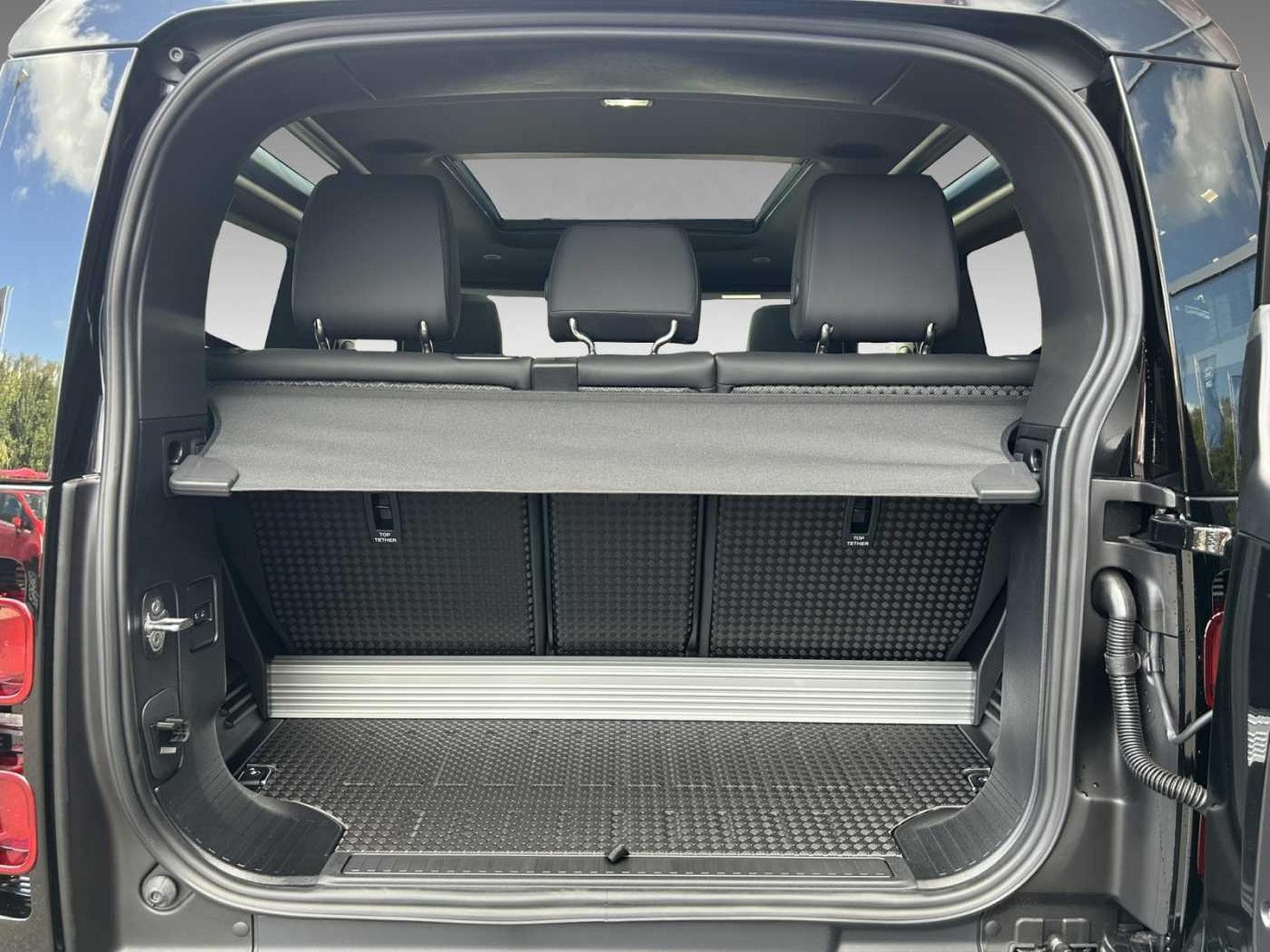 Land-Rover Defender D250  90 X-Dynamic SE LUFTFAHRWERK AHK BLACK PACK PANORAMADA (2025) - Foto 11