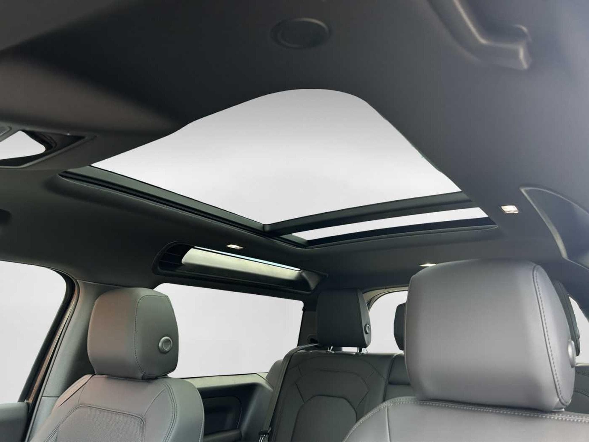 Land-Rover Defender D250  90 X-Dynamic SE LUFTFAHRWERK AHK BLACK PACK PANORAMADA (2025) - Foto 12