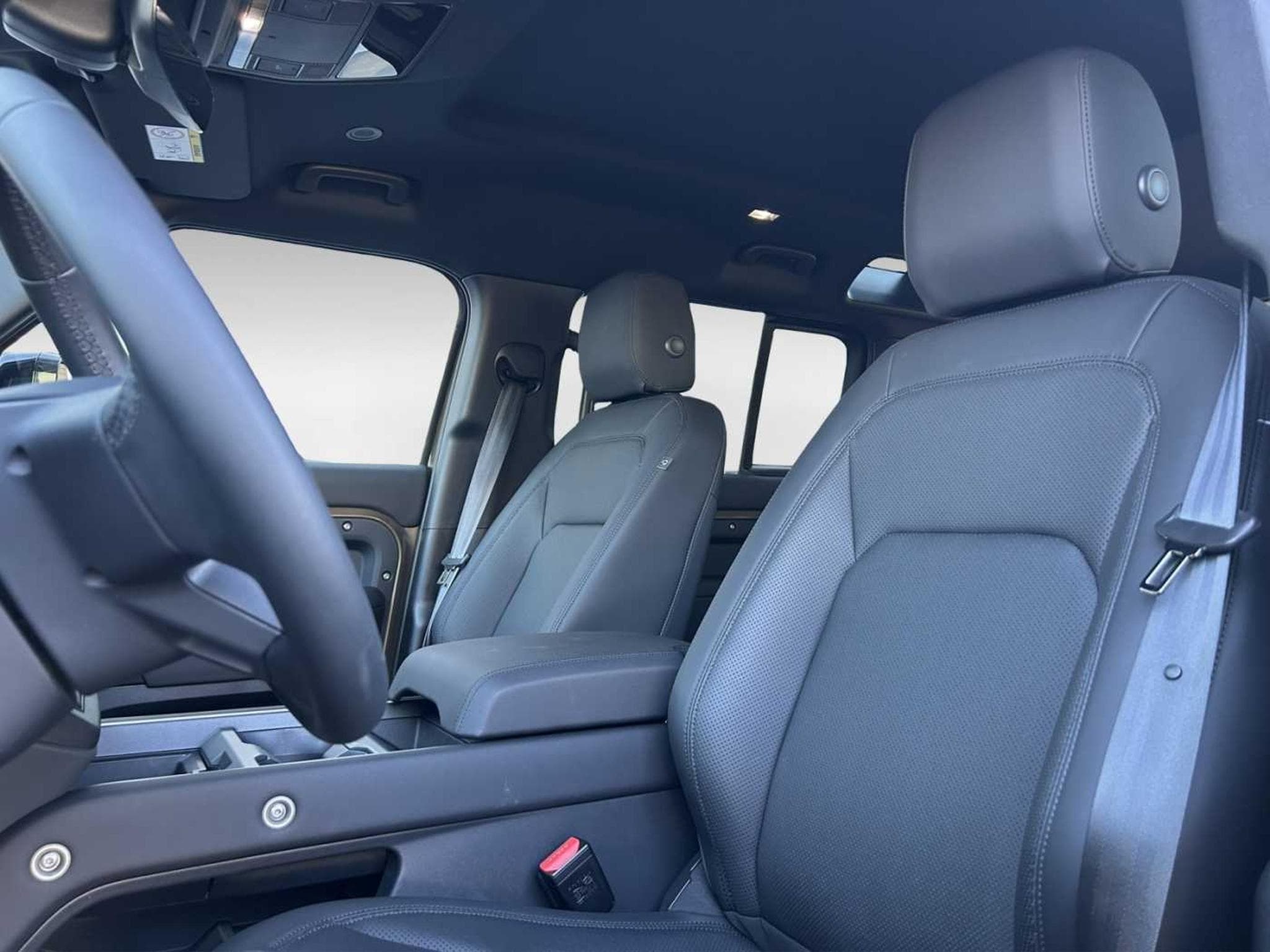 Land-Rover Defender D250 110 X-Dynamic SE +Winterpaket +Meridian-Soundsystem (2025) - Foto 7