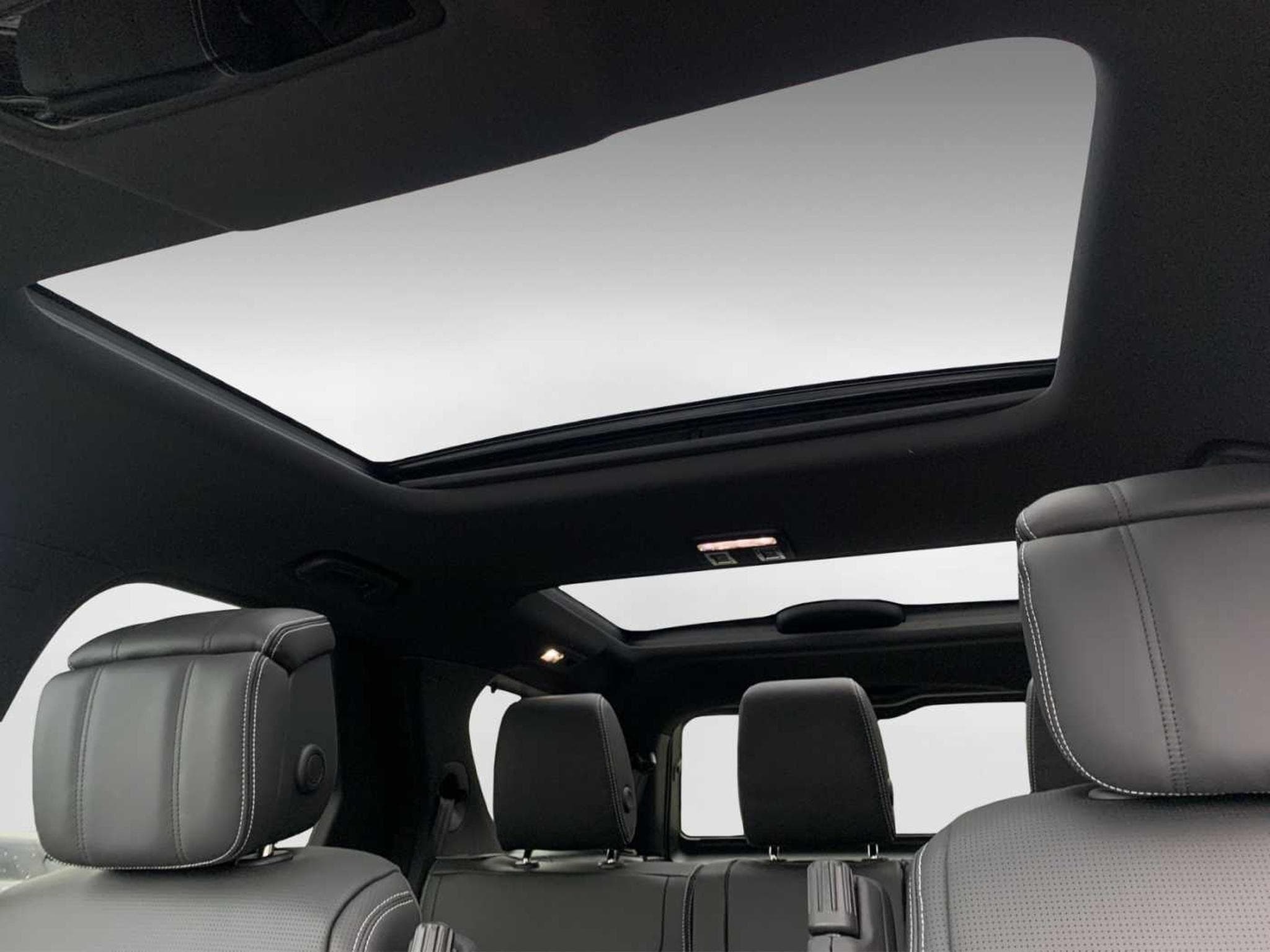 Land-Rover Discovery D350 Dynamic HSE +AHK elektr. +7 SITZE +PANORAMADACH (2025) - Photo 12