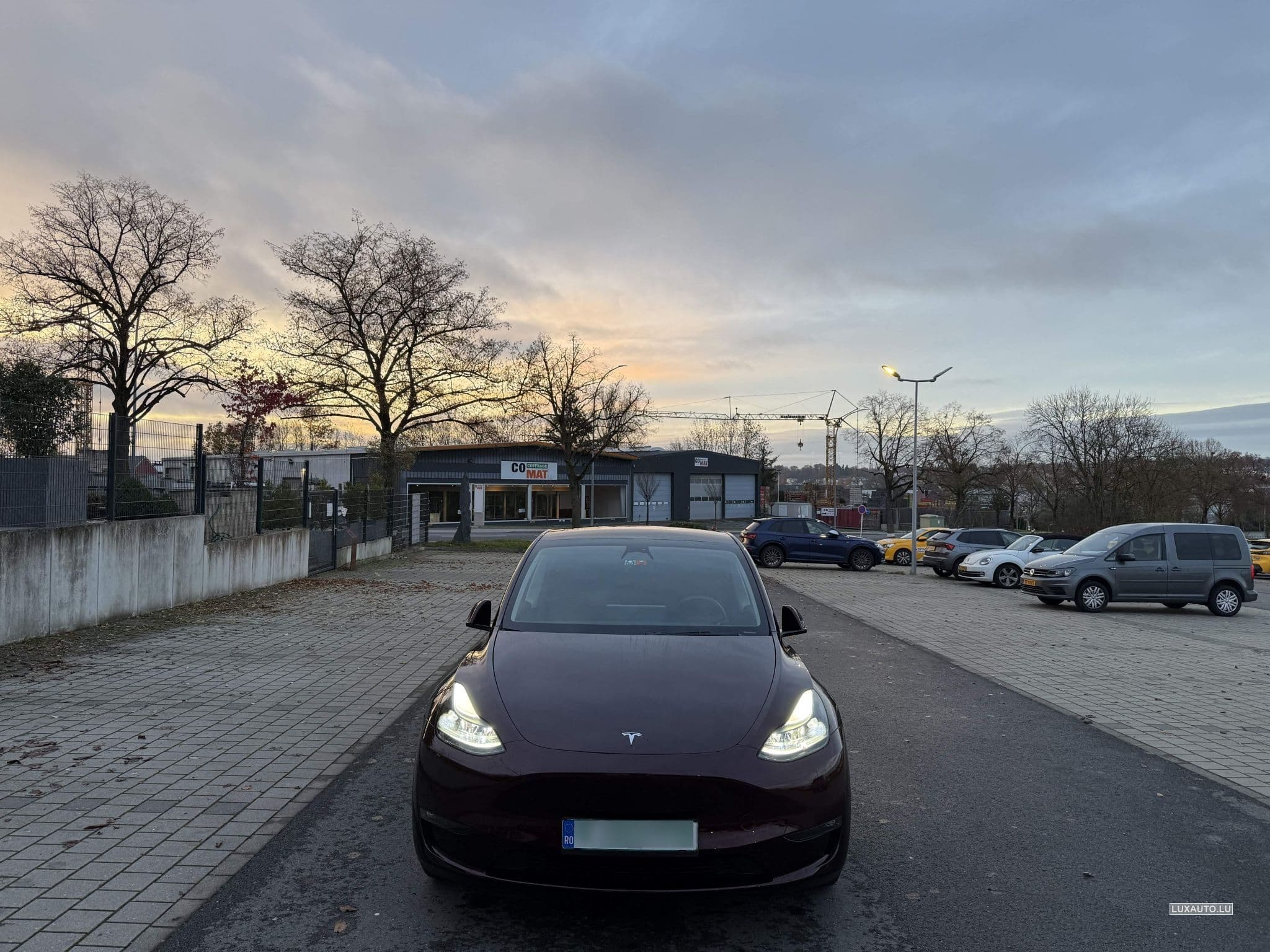 Tesla Model Y Long Range with Tow Hitch (2024) - Foto 1