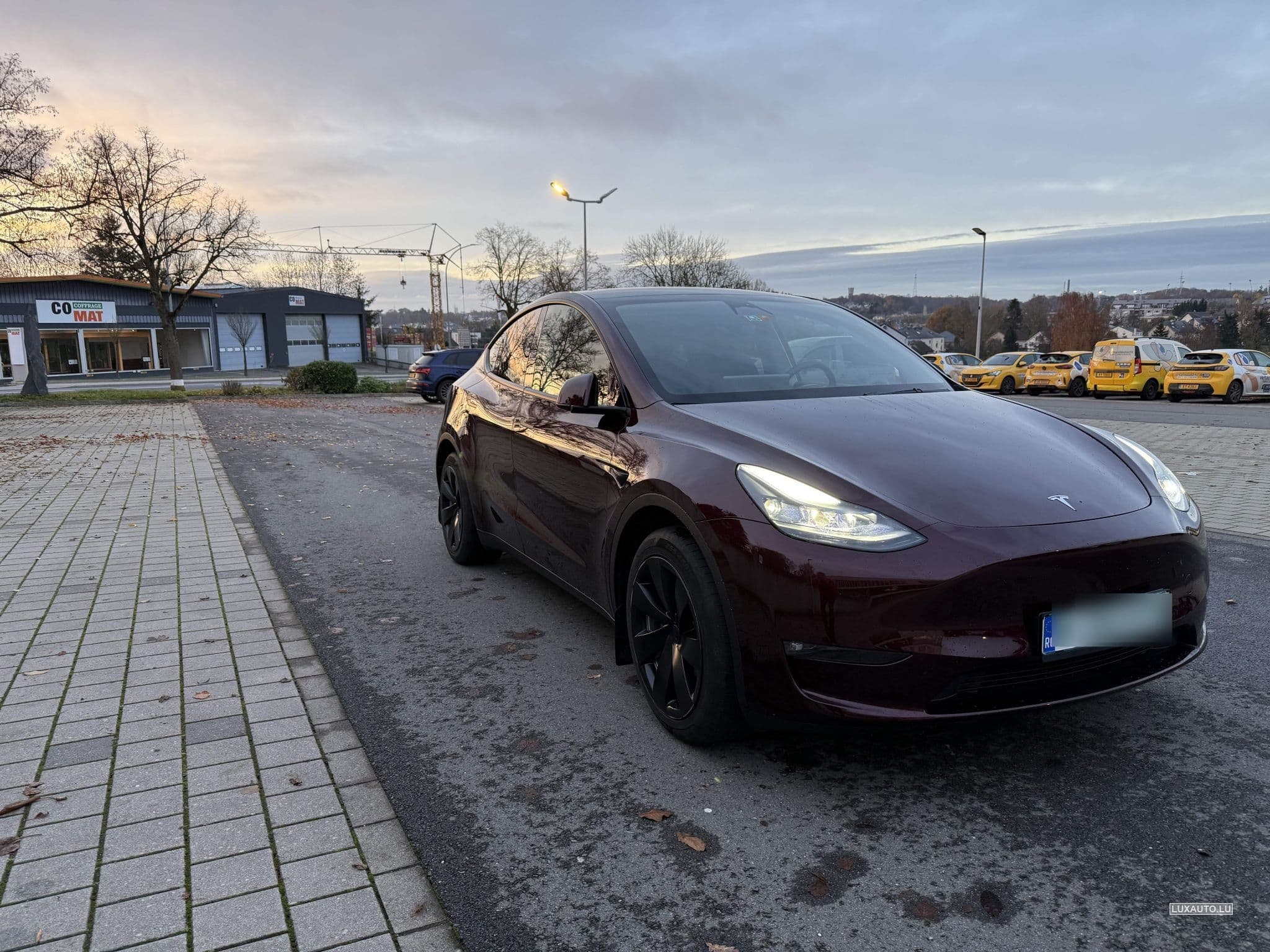 Tesla Model Y Long Range with Tow Hitch (2024) - Foto 2
