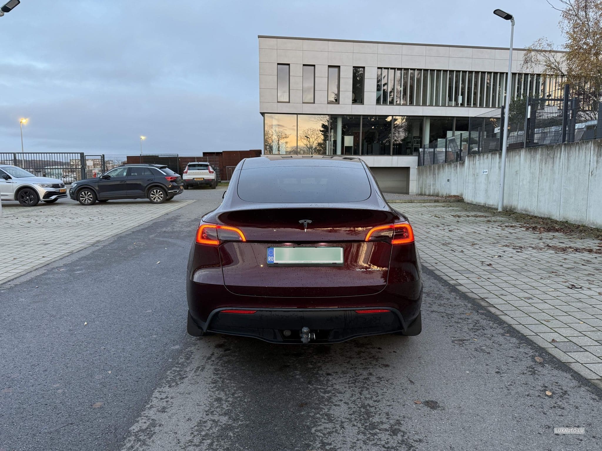 Tesla Model Y Long Range with Tow Hitch (2024) - Foto 4
