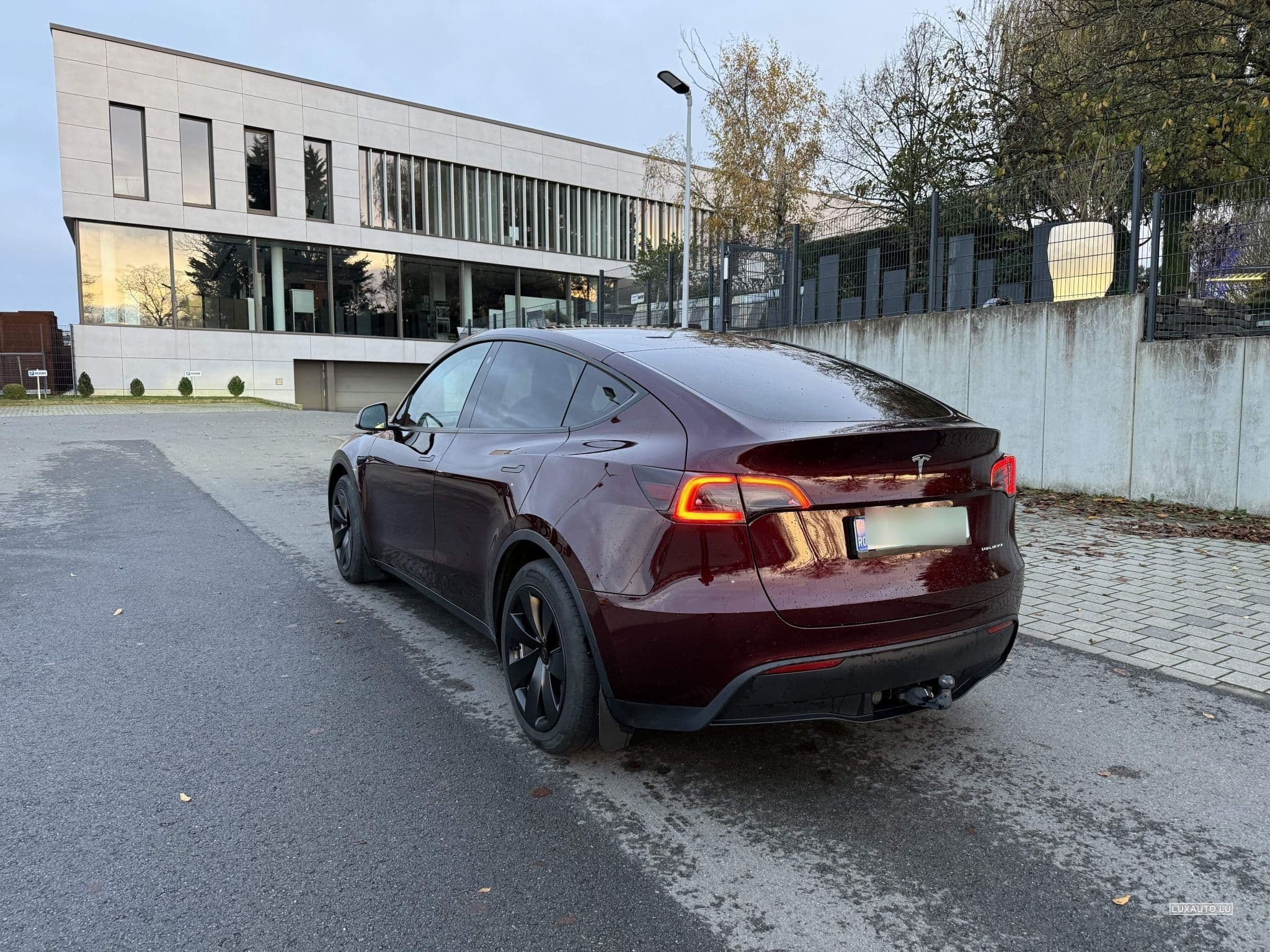 Tesla Model Y Long Range with Tow Hitch (2024) - Foto 6
