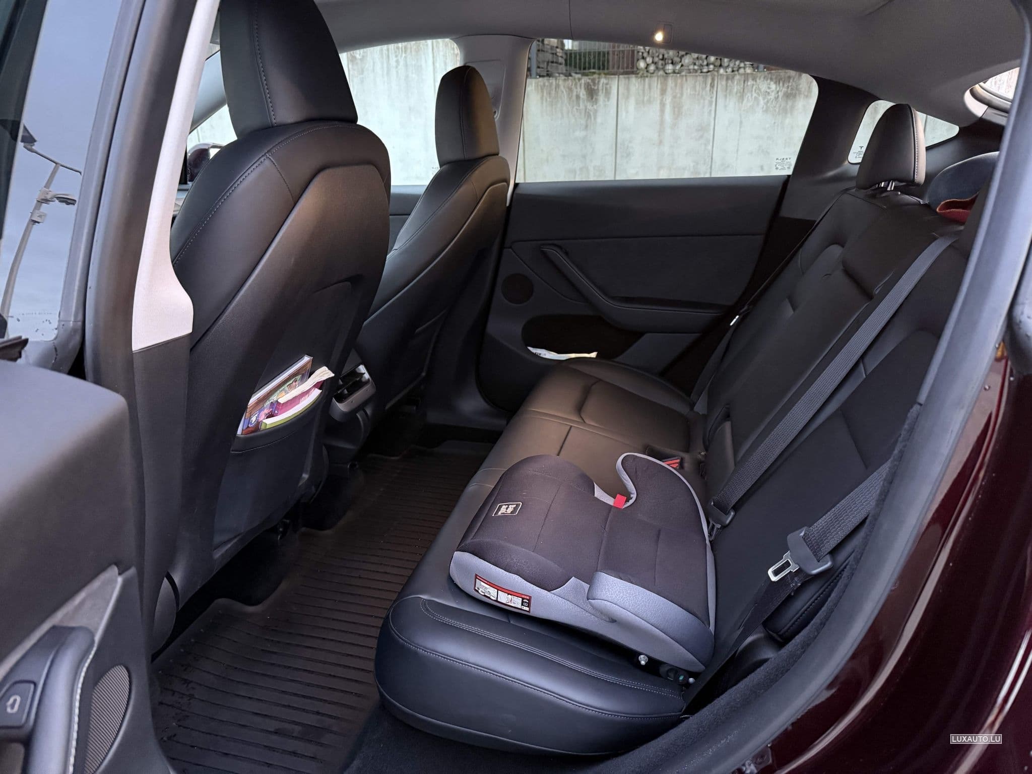 Tesla Model Y Long Range with Tow Hitch (2024) - Foto 8