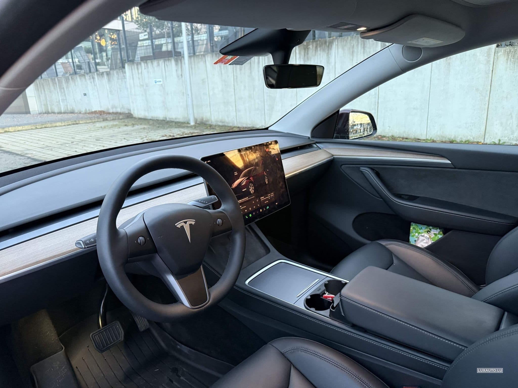 Tesla Model Y Long Range with Tow Hitch (2024) - Foto 9