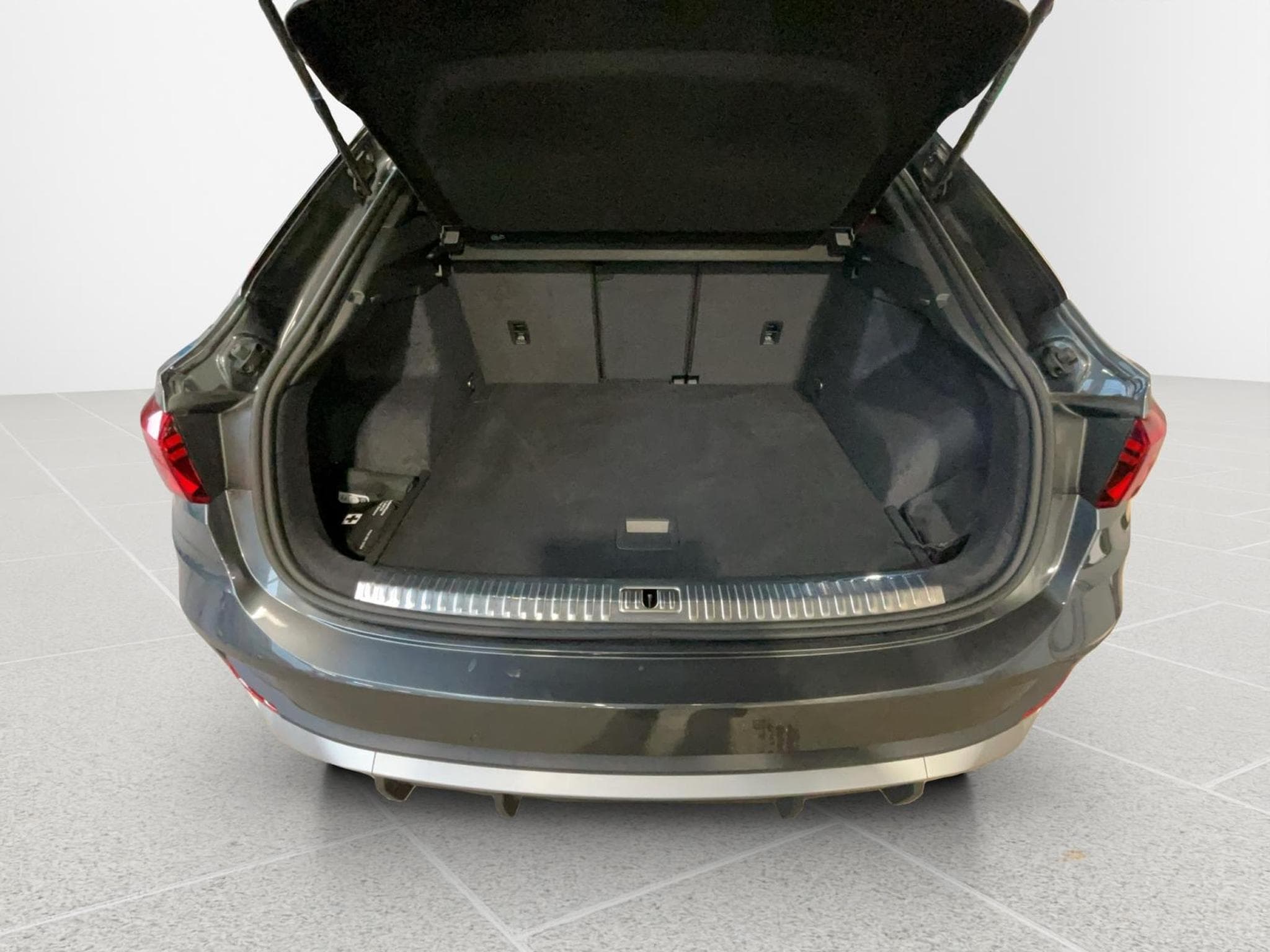 Audi Q3 SB+S-line+S-Tronic+35TDI+LED (2025) - Foto 17