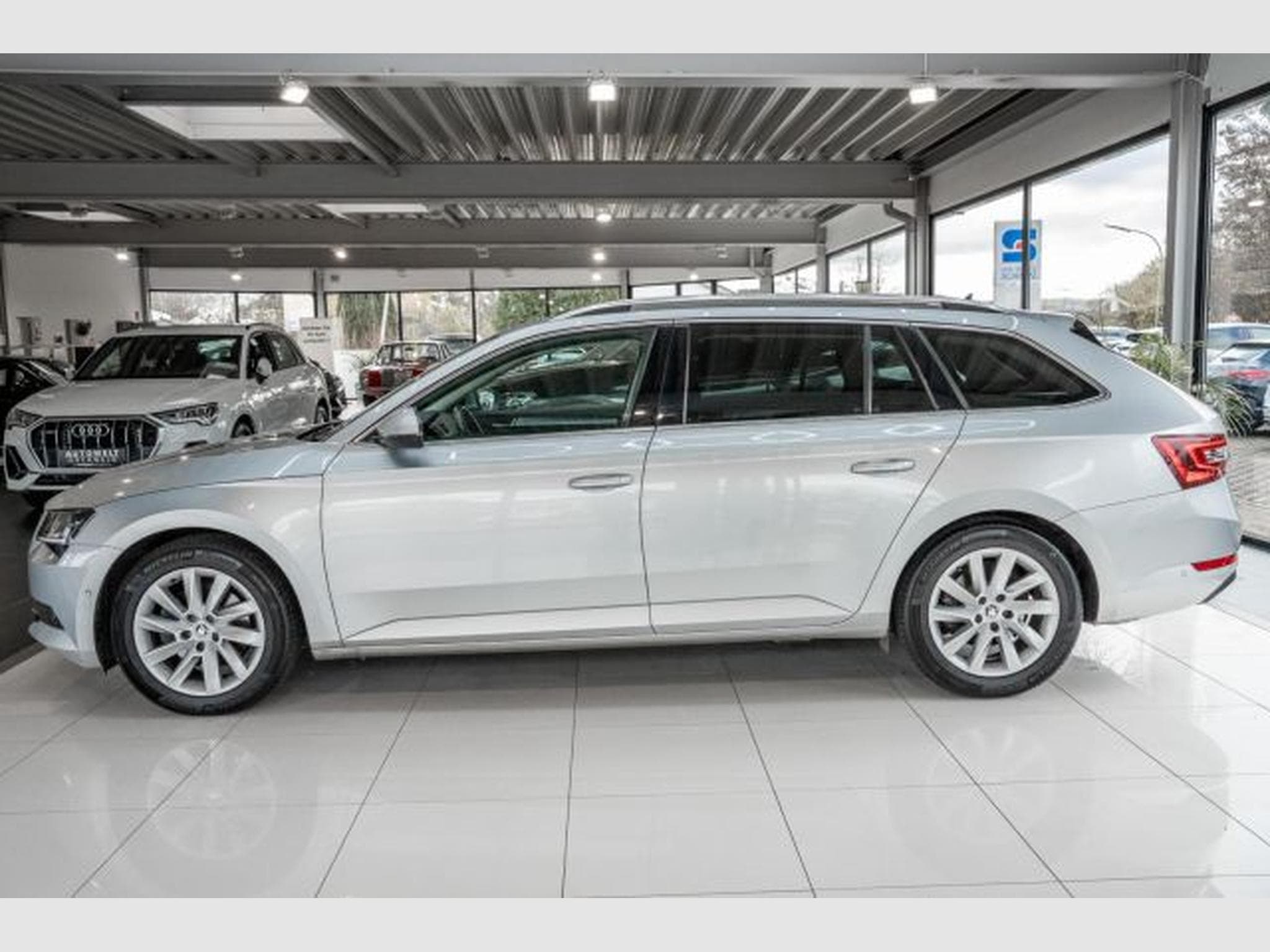 Skoda Superb Superb 1.5 TSI ACT DSG NAVI AHK SHZG XENON LEDER (2019) - Photo 10