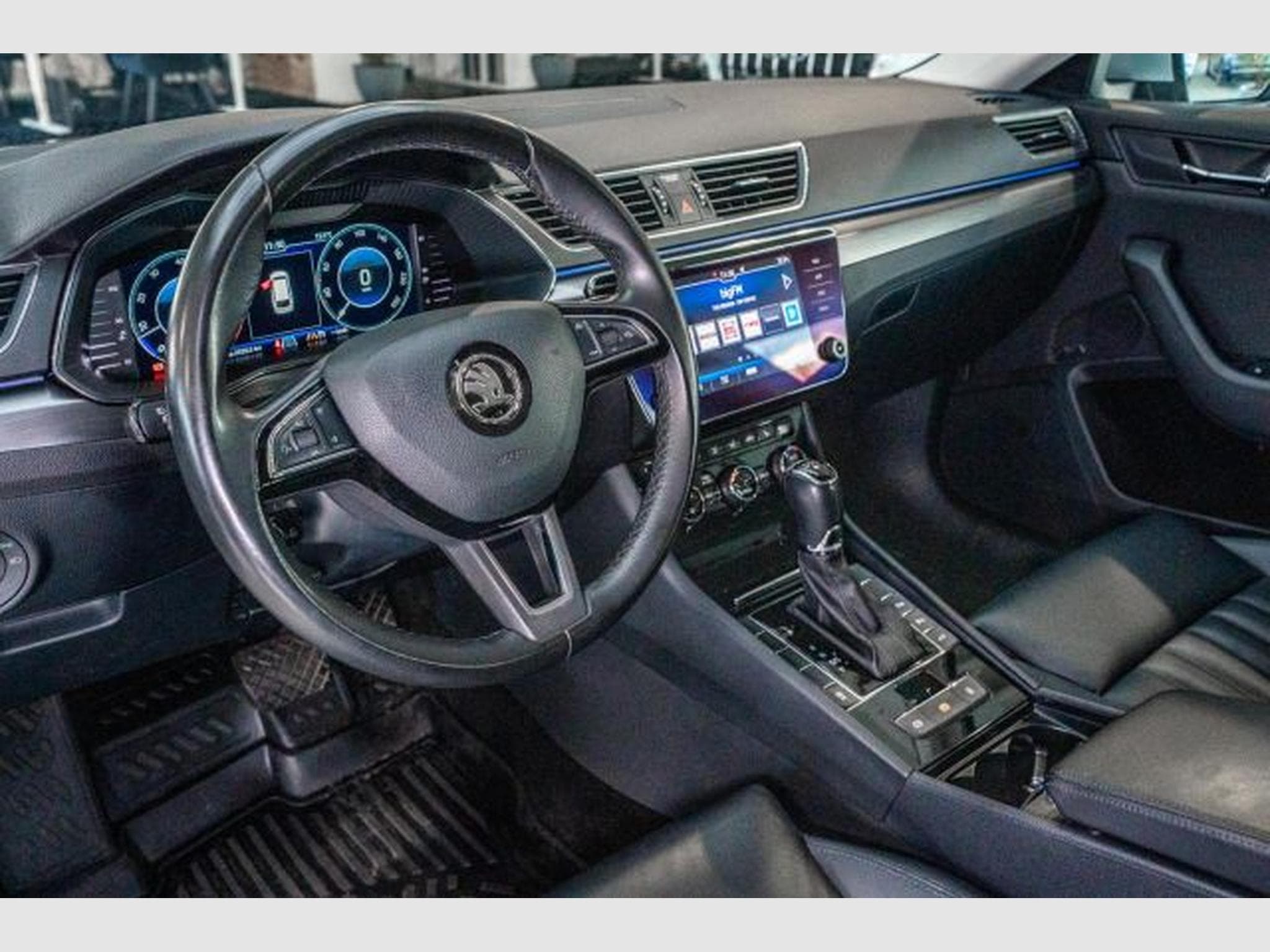 Skoda Superb Superb 1.5 TSI ACT DSG NAVI AHK SHZG XENON LEDER (2019) - Photo 12