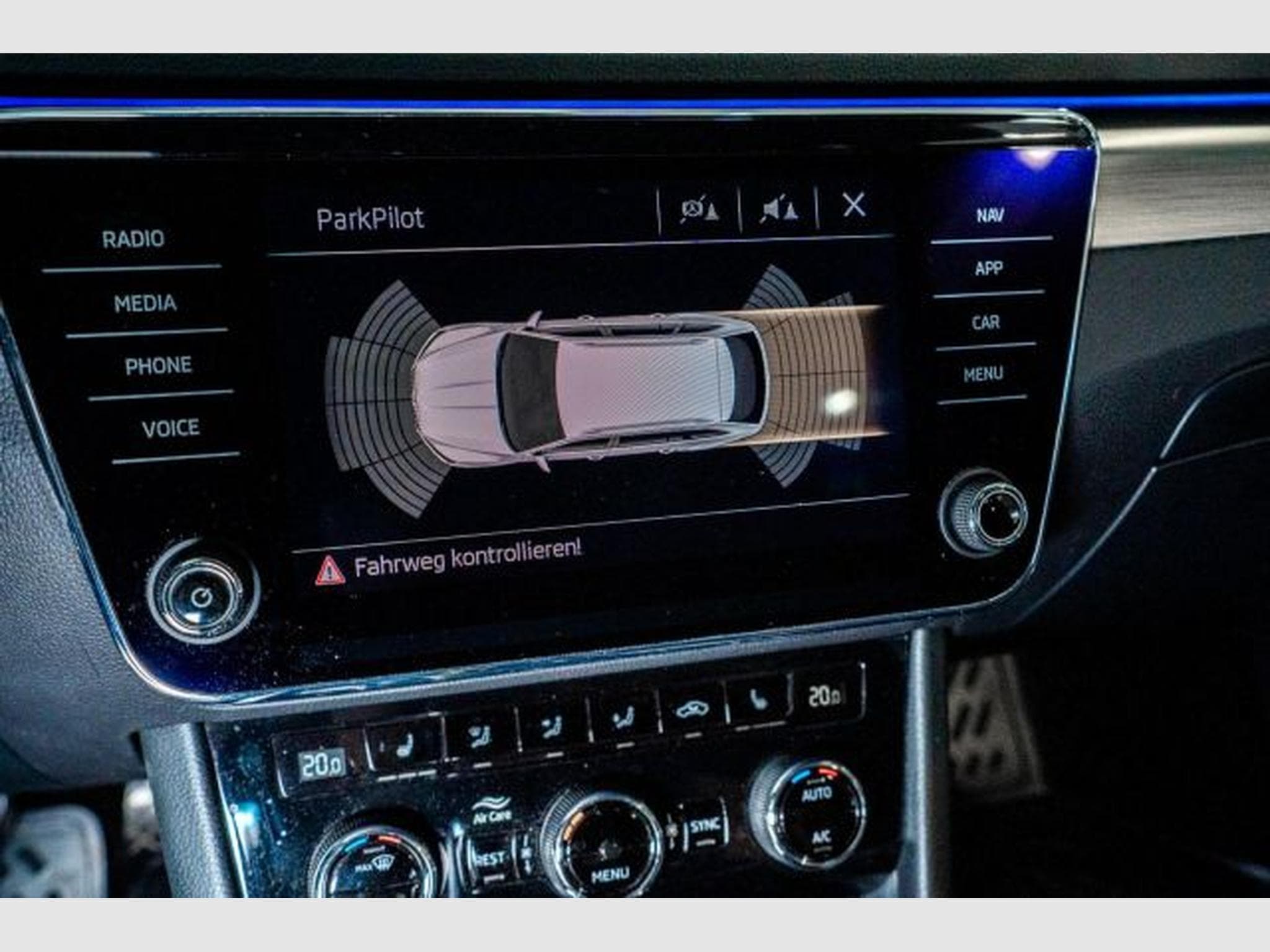 Skoda Superb Superb 1.5 TSI ACT DSG NAVI AHK SHZG XENON LEDER (2019) - Photo 15