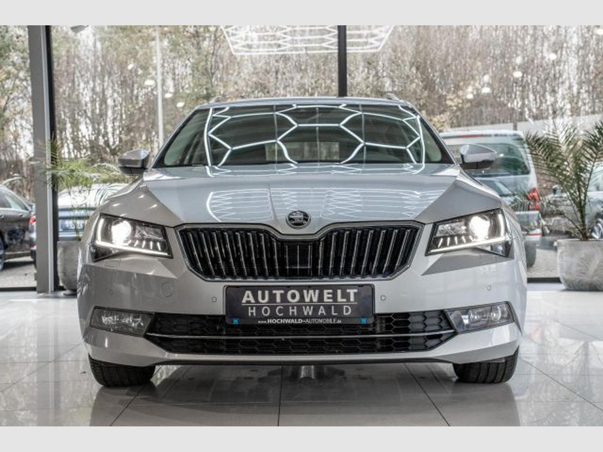 Skoda Superb Superb 1.5 TSI ACT DSG NAVI AHK SHZG XENON LEDER (2019) - Photo 3