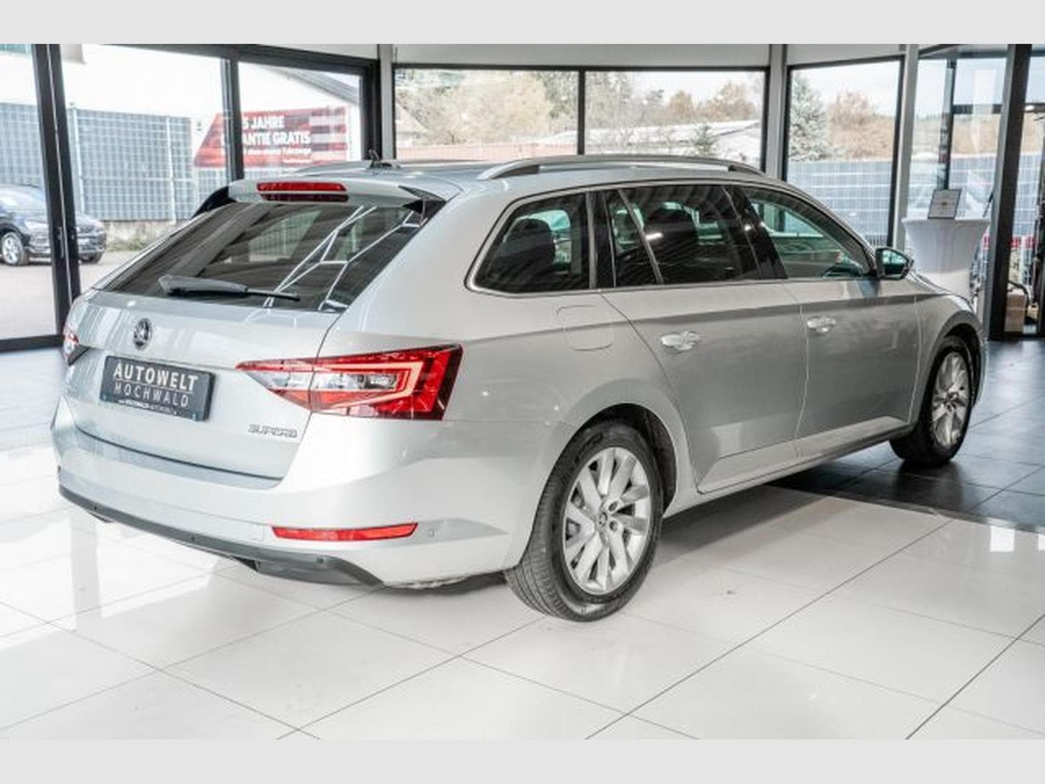 Skoda Superb Superb 1.5 TSI ACT DSG NAVI AHK SHZG XENON LEDER (2019) - Photo 6