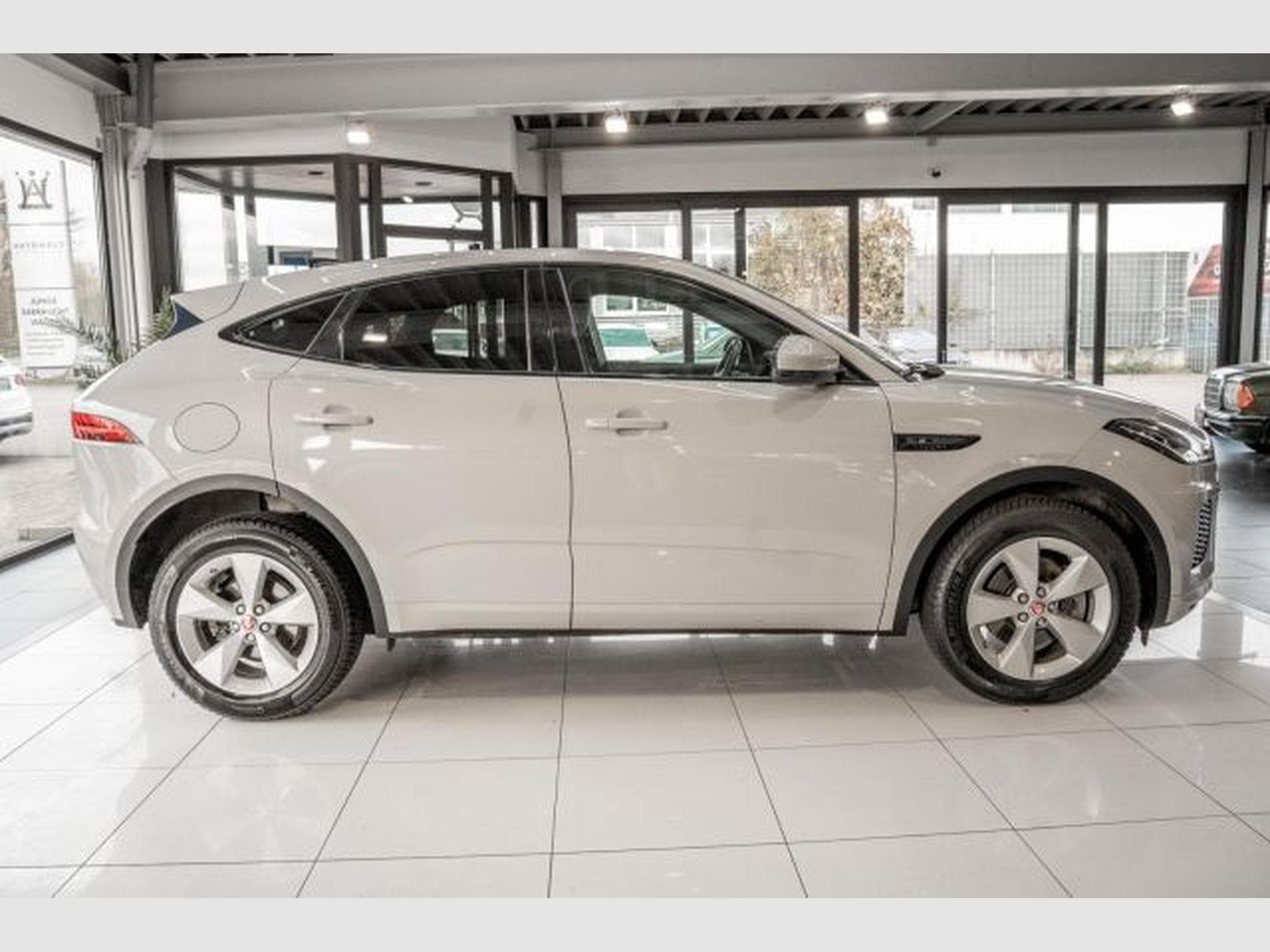Jaguar E-Pace E-PACE 2.0 D R-Dynamic S AWD Autom. NAVI LED RFK (2021) - Photo 5