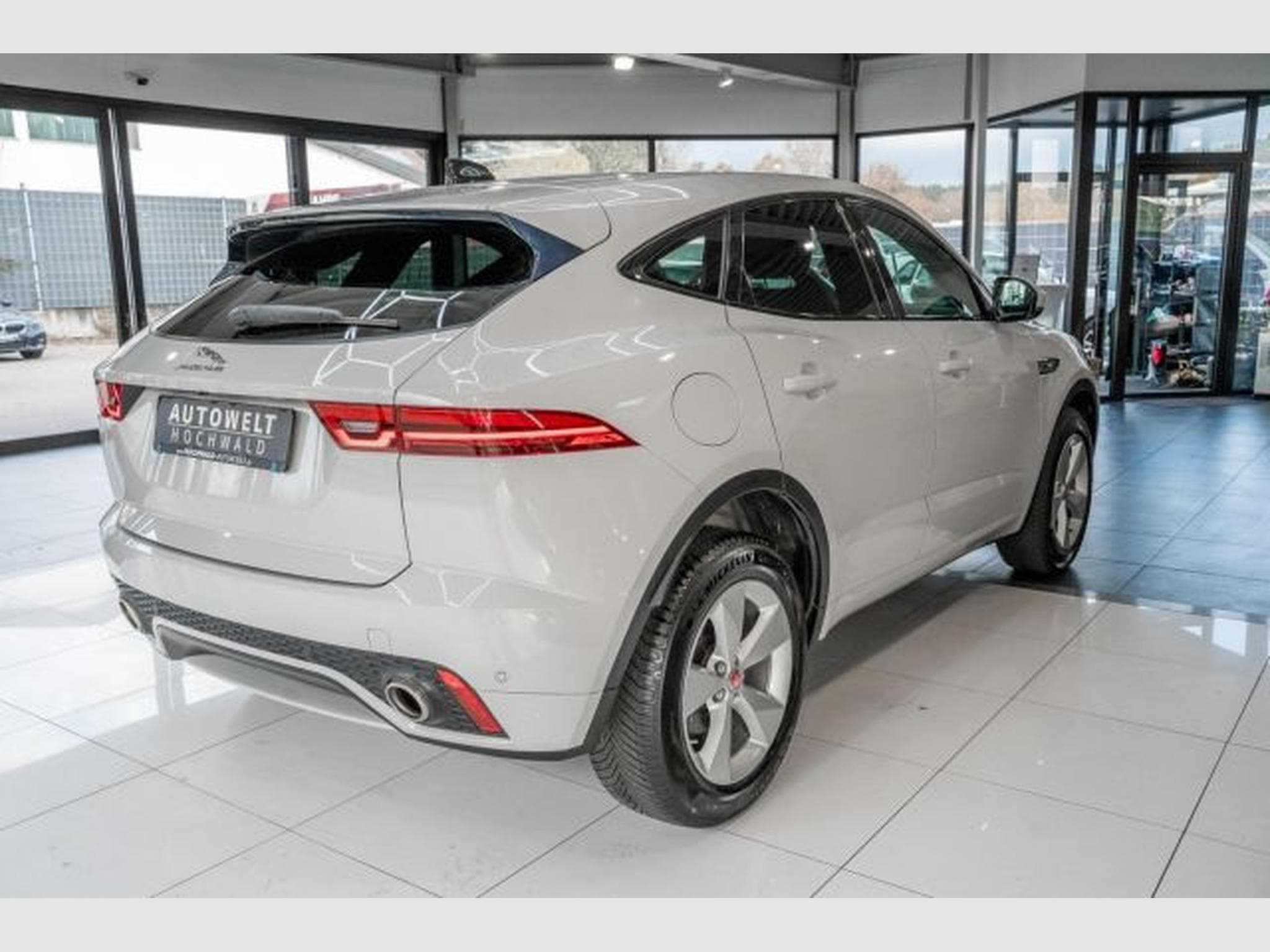 Jaguar E-Pace E-PACE 2.0 D R-Dynamic S AWD Autom. NAVI LED RFK (2021) - Photo 6