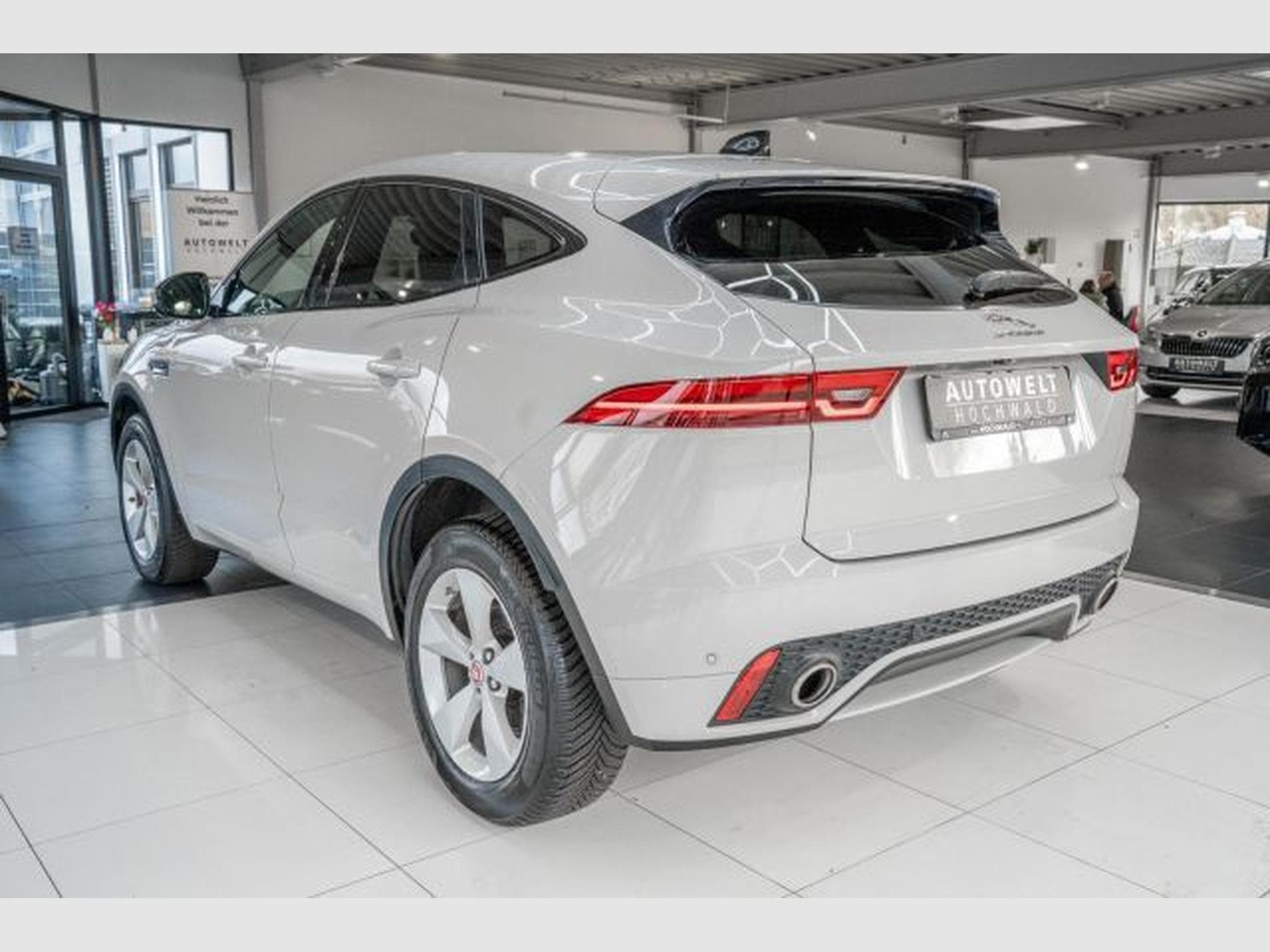 Jaguar E-Pace E-PACE 2.0 D R-Dynamic S AWD Autom. NAVI LED RFK (2021) - Photo 9