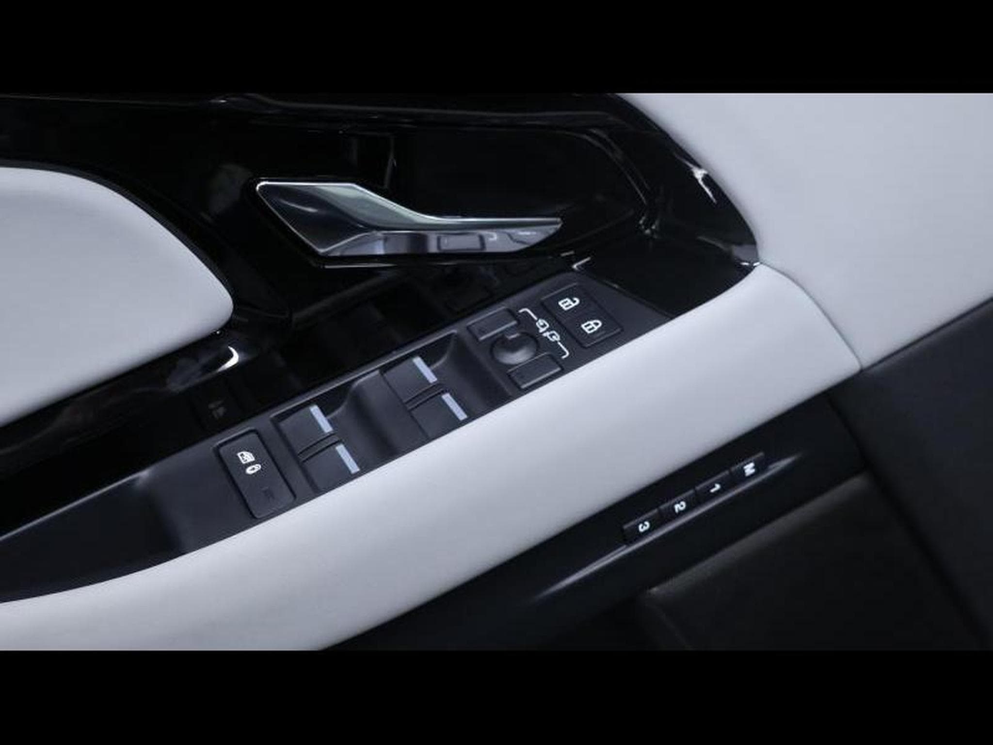 Land-Rover Range Rover Evoque D200 Dynamic SE AWD Auto (2025) - Photo 22