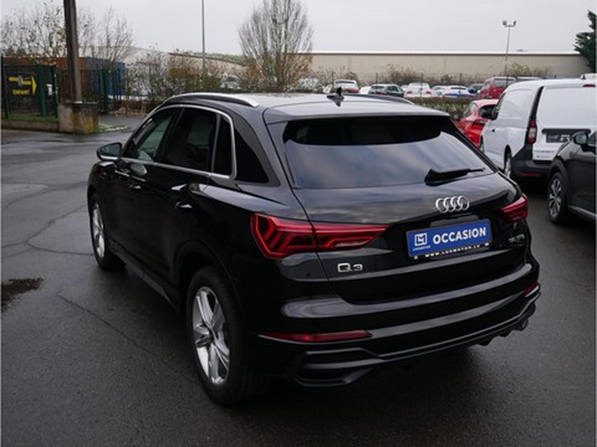 Audi Q3 35 TFSI Business Edition S-Line S-TRONIC (2025) - Foto 3