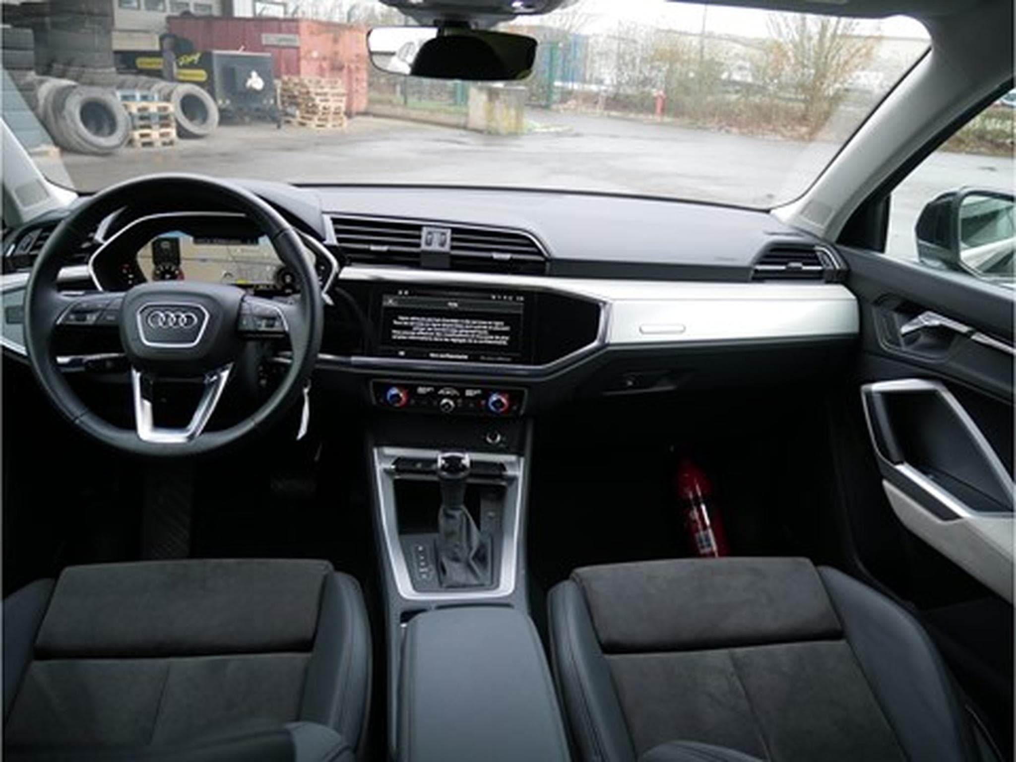 Audi Q3 35 TFSI Business Edition S-Line S-TRONIC (2025) - Foto 4