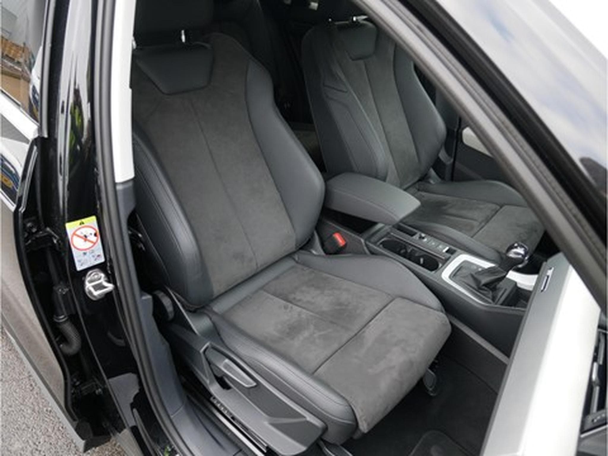 Audi Q3 35 TFSI Business Edition S-Line S-TRONIC (2025) - Foto 5