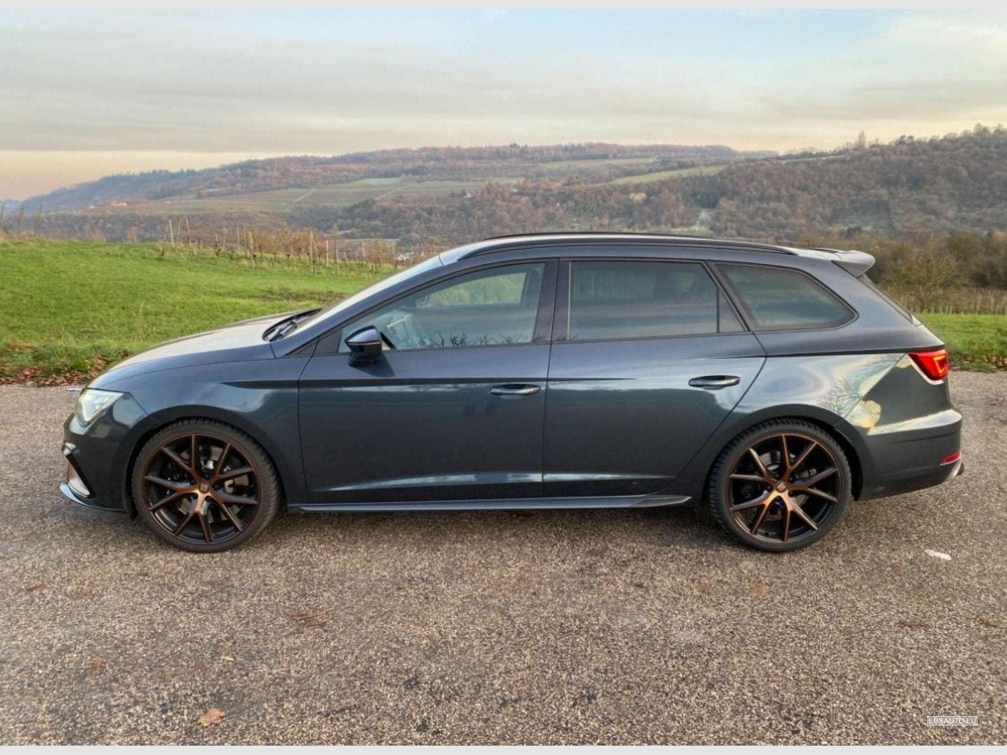 Seat Leon ST 2.0 TSI 4Drive DSG Cupra R (2019) - Photo 2