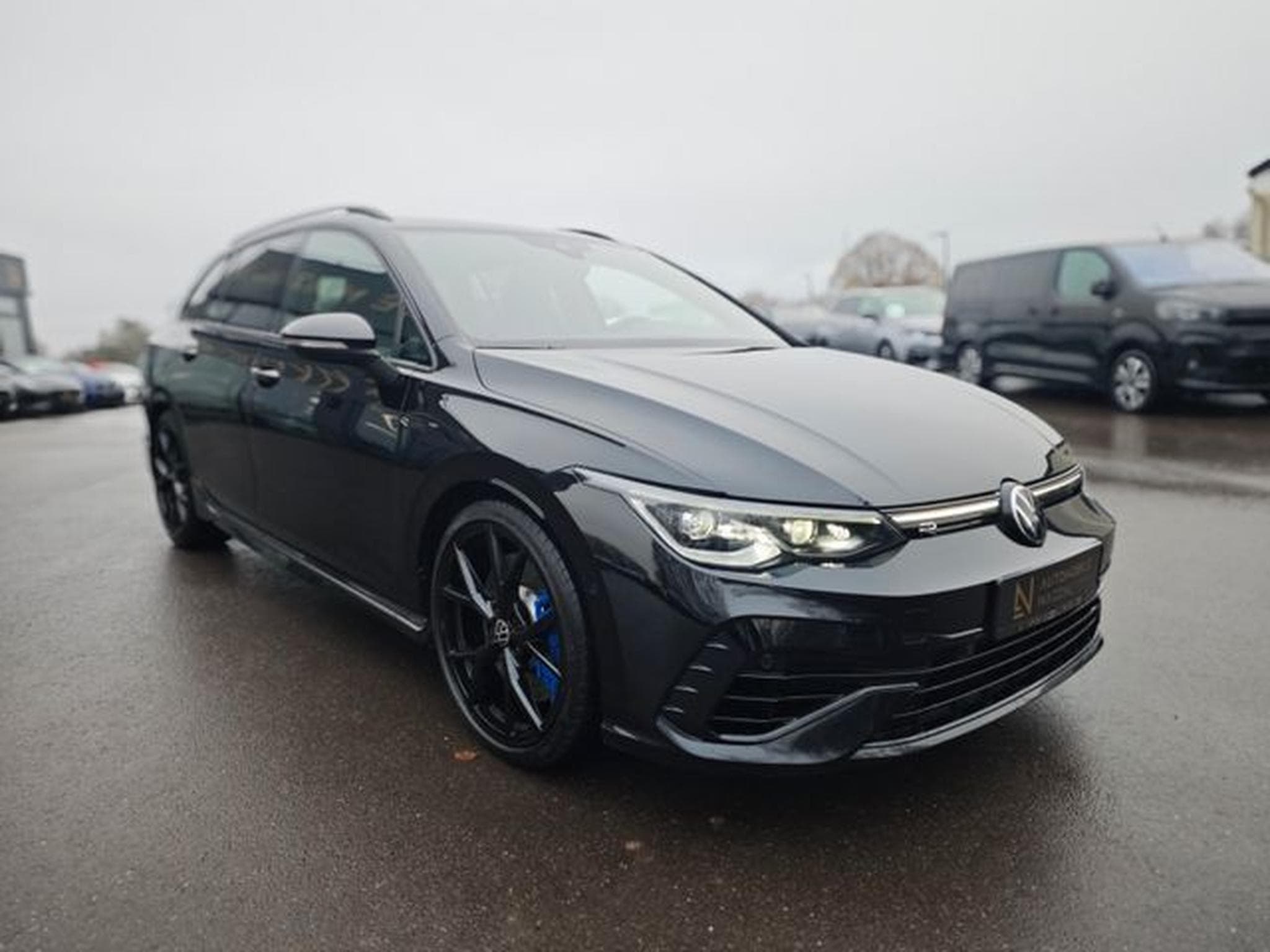 VW Golf Golf VIII R VARIANT 4M*PERFORM*MATRIX*PANO*1.HD* (2023) - Photo 4