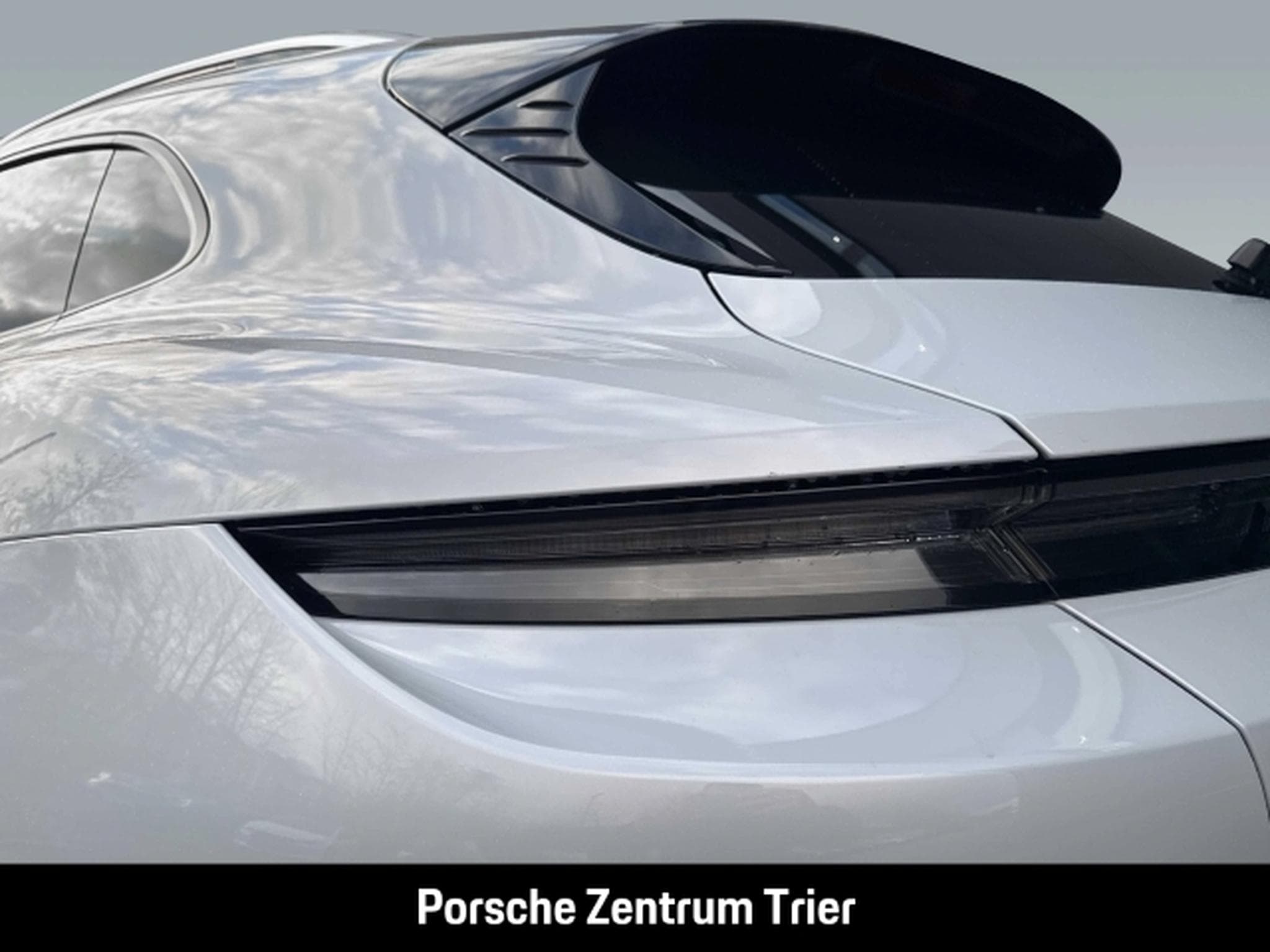 Porsche Taycan Cross Turismo HA-Lenkung InnoDrive LED (2023) - Photo 12