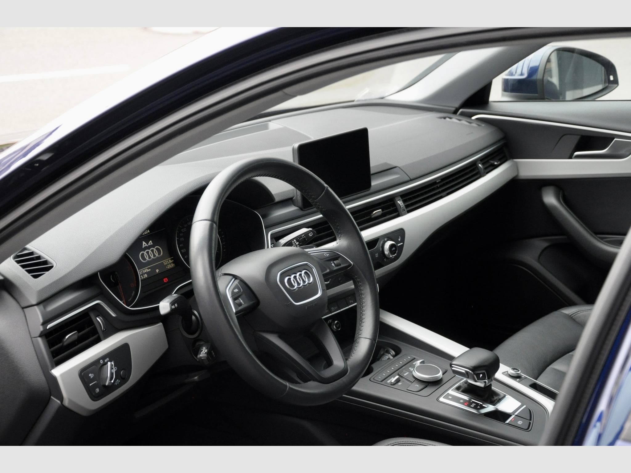 Audi A4 Avant 40 TFSI (2019) - Photo 8