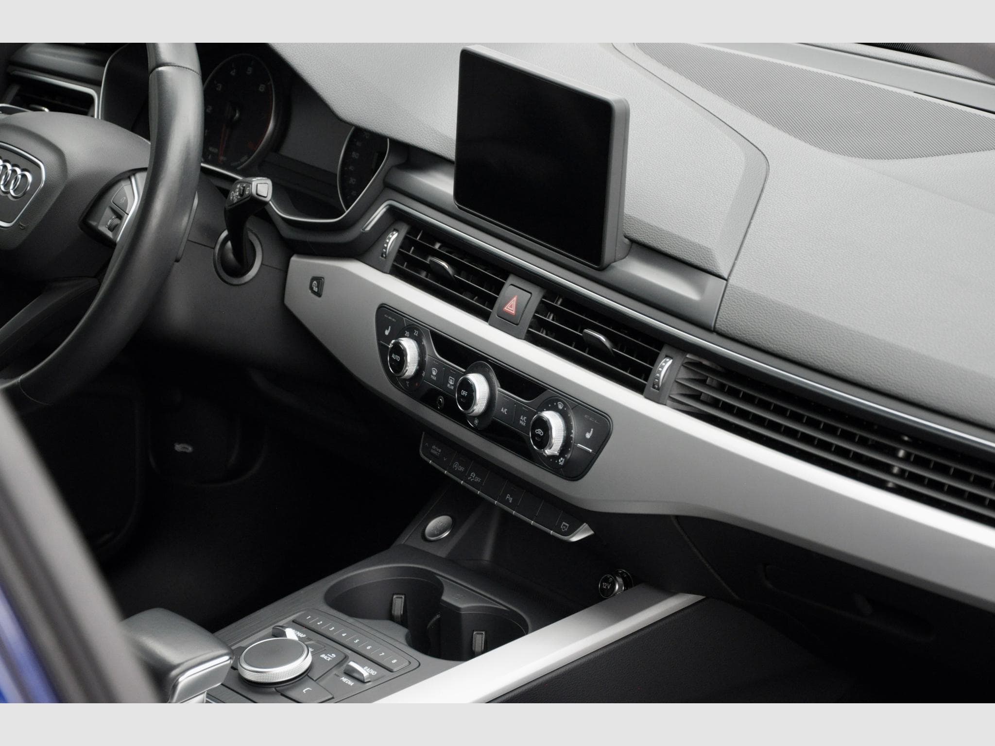 Audi A4 Avant 40 TFSI (2019) - Photo 9