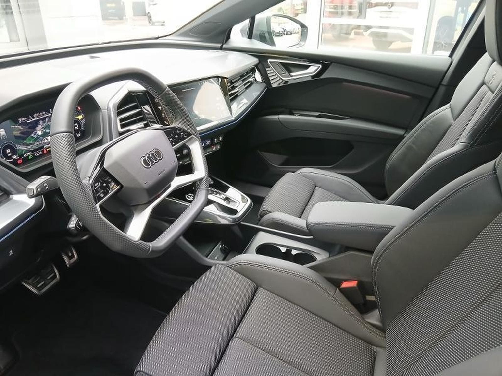 Audi Q4 e-tron Sportback 45 e-tron (2025) - Foto 9