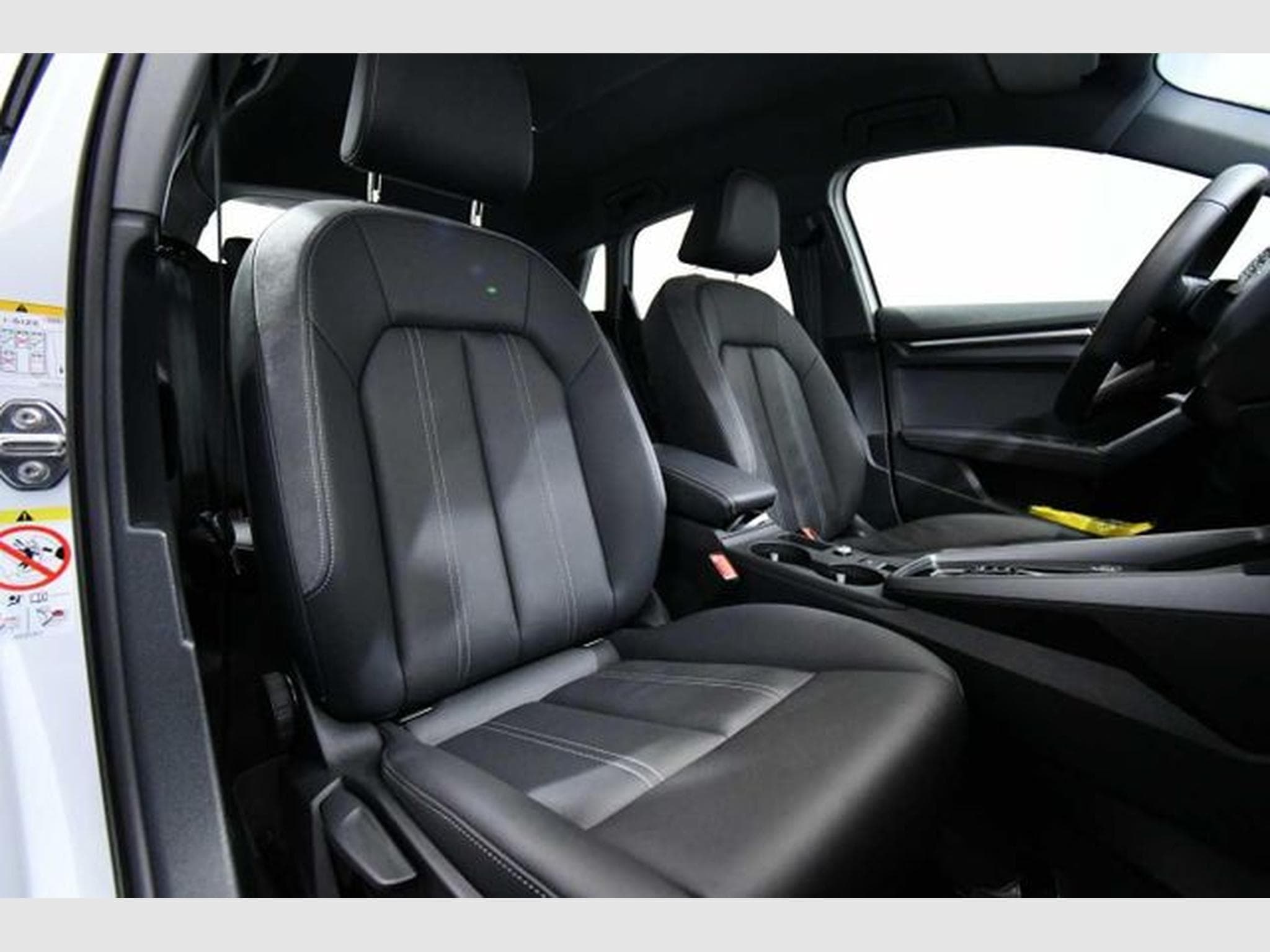 Audi A3 A3 Sportback 35 TFSI S line, MMI+, AVC+, 17', R- (2024) - Photo 7