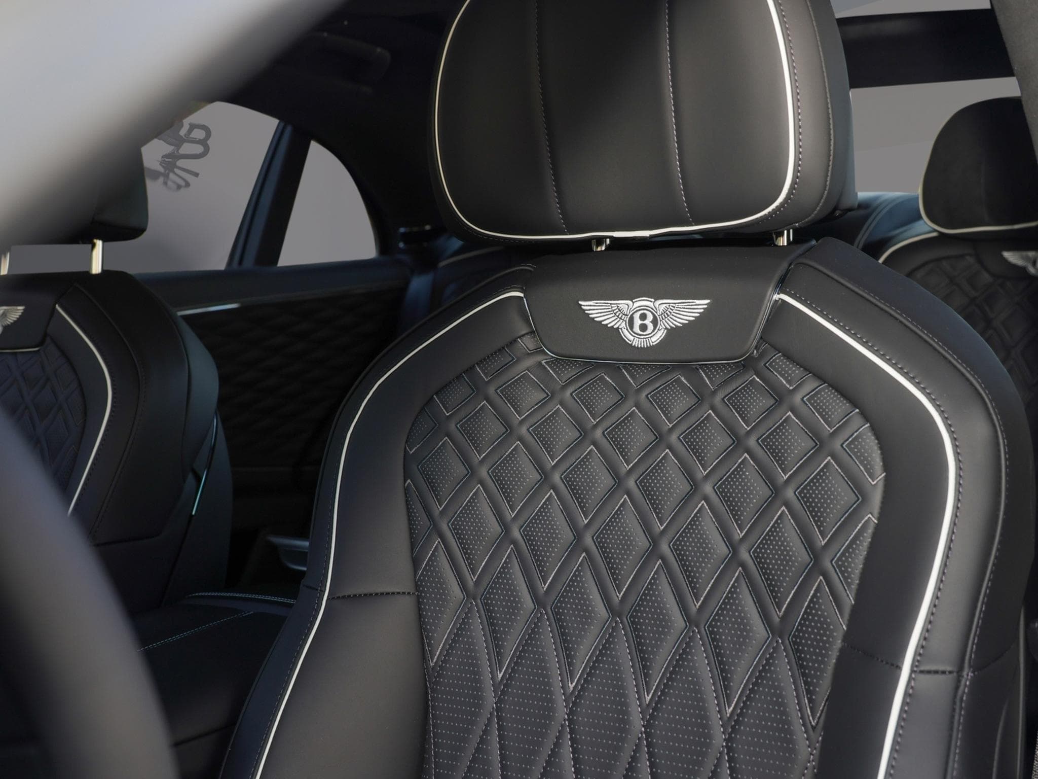 Bentley Flying Spur Azure V8 (2025) - Foto 9