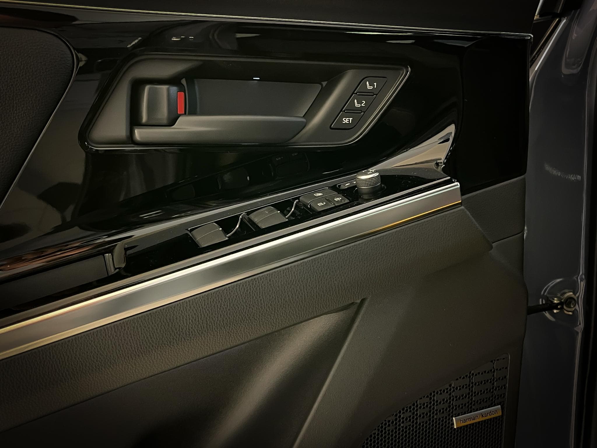 Subaru Solterra EV Sky Package 2 Tone (2024) - Photo 14