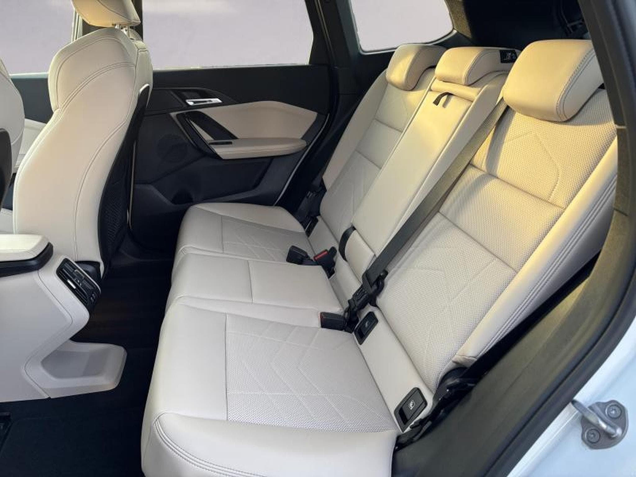 BMW iX1 iX1 xDrive 30 (2023) - Photo 11