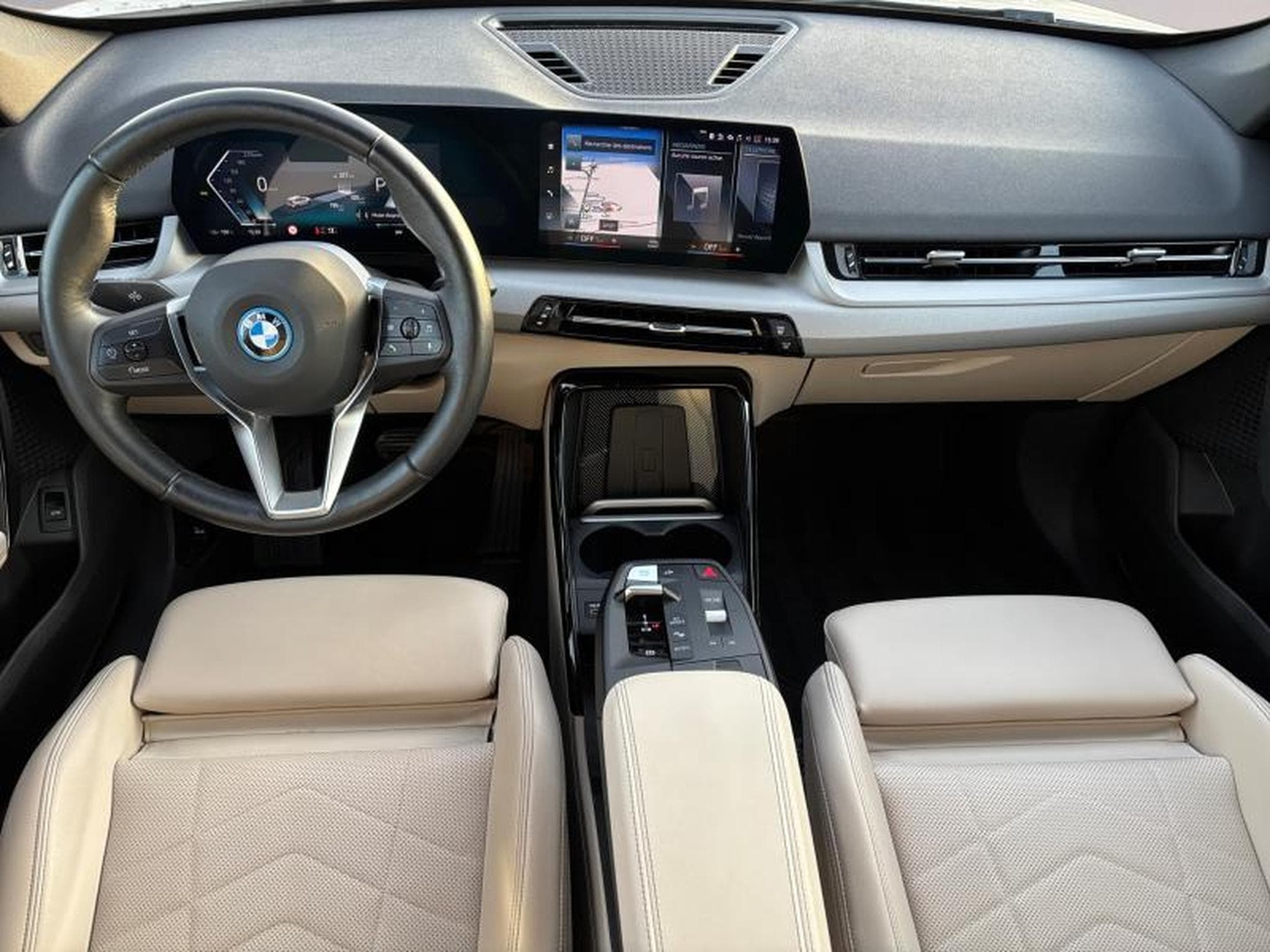 BMW iX1 iX1 xDrive 30 (2023) - Photo 6