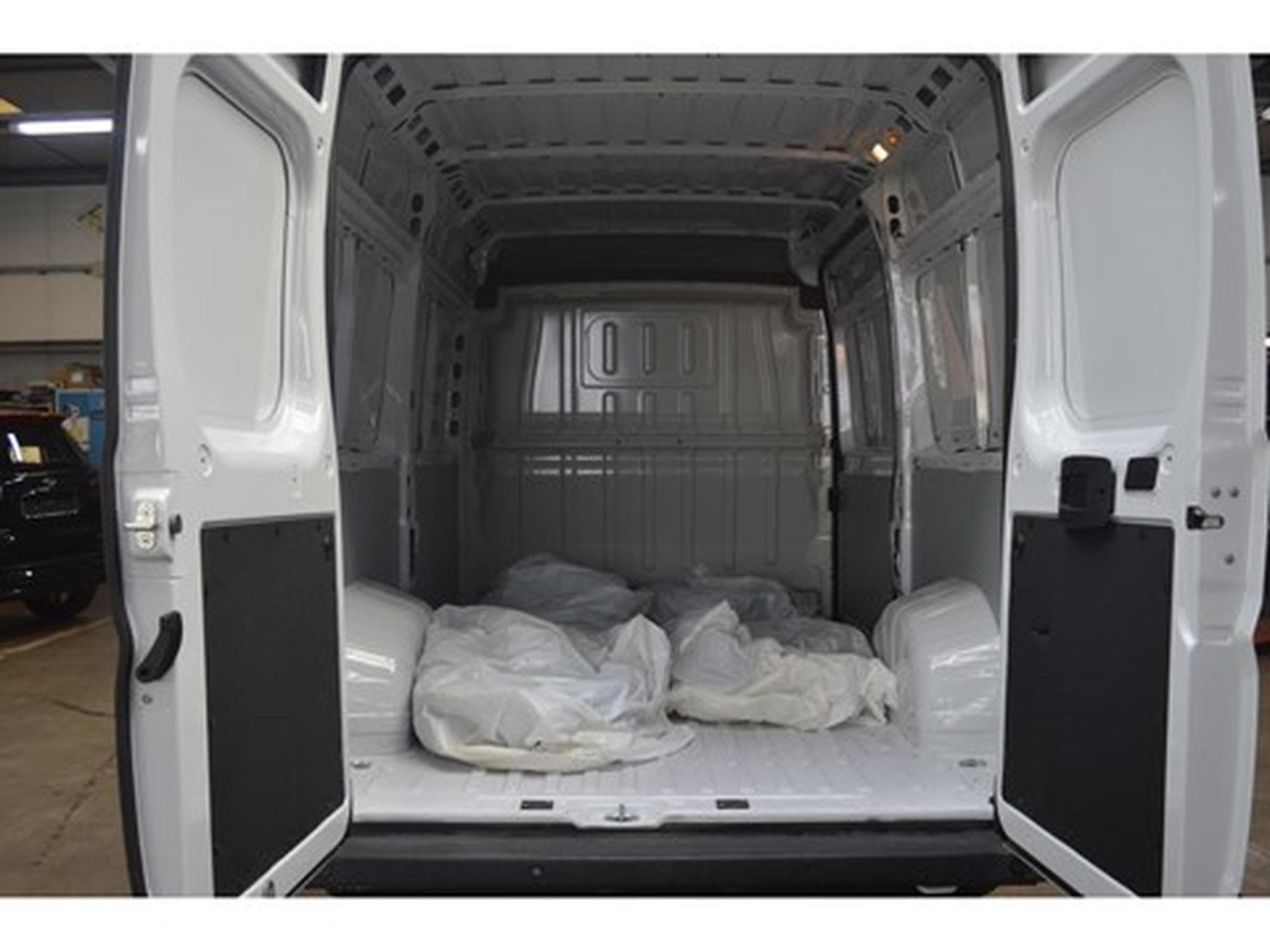 Opel Movano 2.2Turbo 140cv M6 L2H2 (2023) - Photo 6