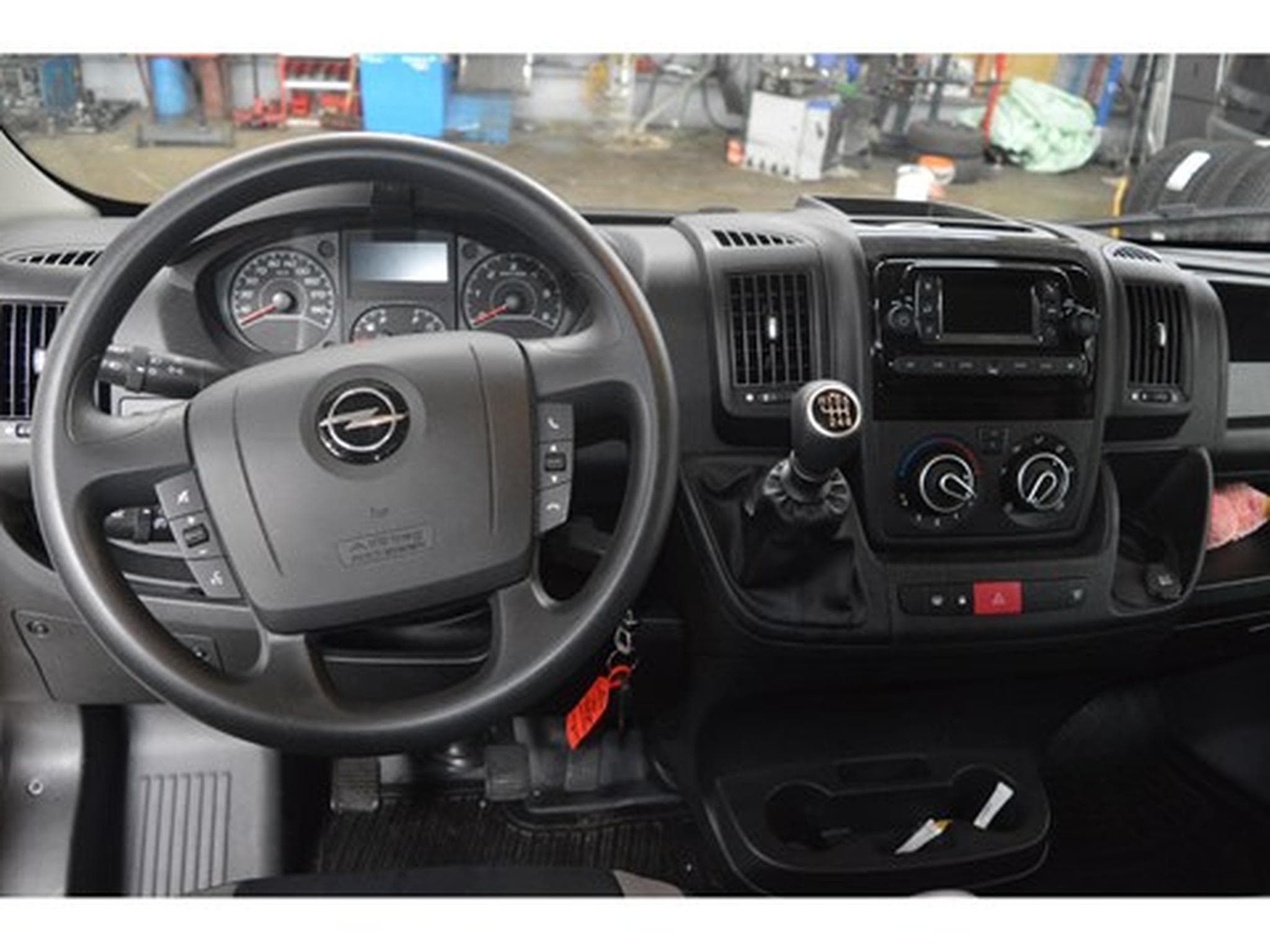 Opel Movano 2.2Turbo 140cv M6 L2H2 (2023) - Photo 7