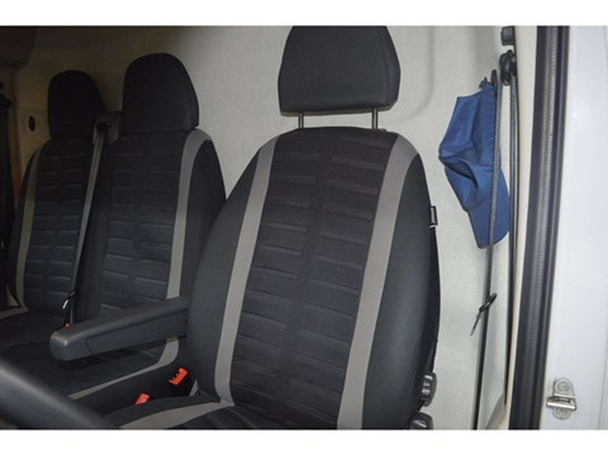 Opel Movano 2.2Turbo 140cv M6 L2H2 (2023) - Photo 8